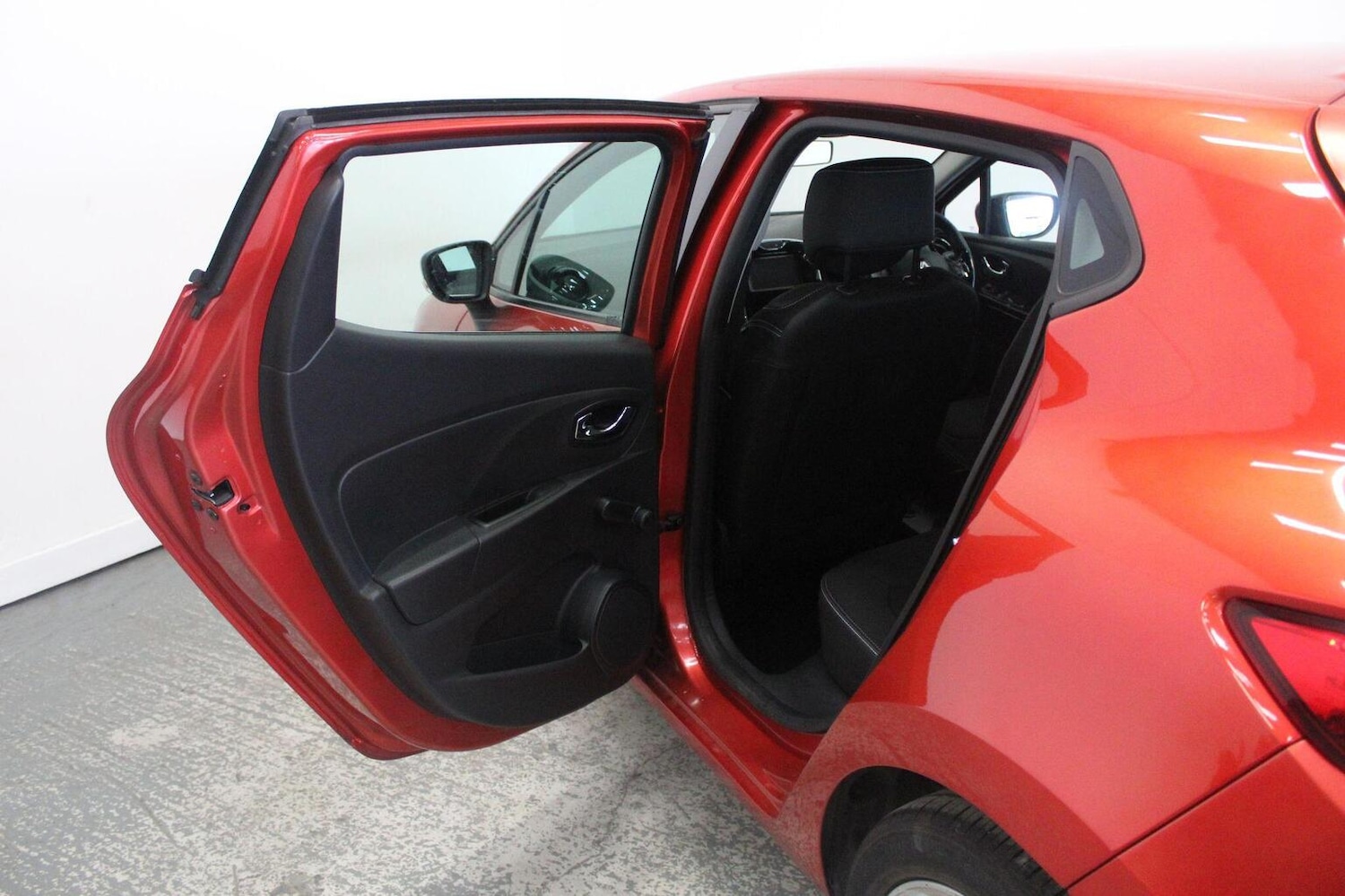 Used Renault Clio 2015 for sale - 78057031: Photo 25