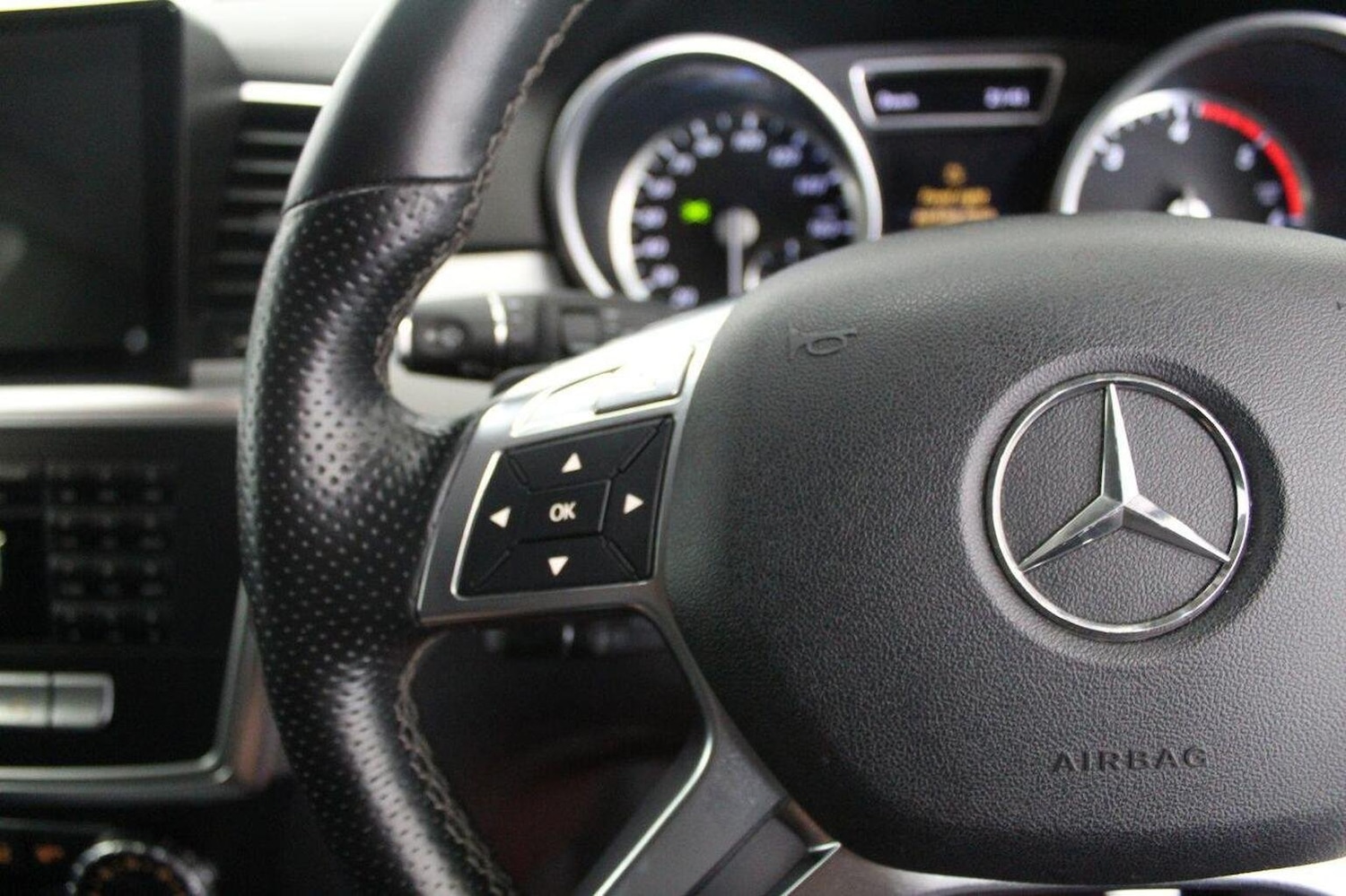 Used Mercedes-Benz M-Class 2013 for sale - 76058139: Photo 46