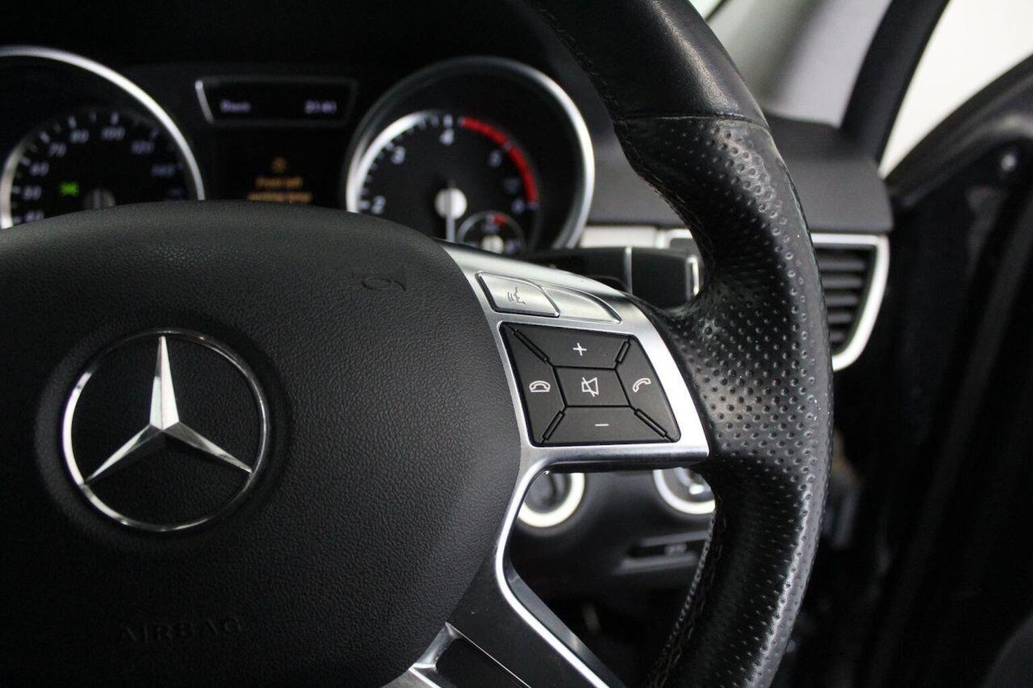 Used Mercedes-Benz M-Class 2013 for sale - 76058139: Photo 47