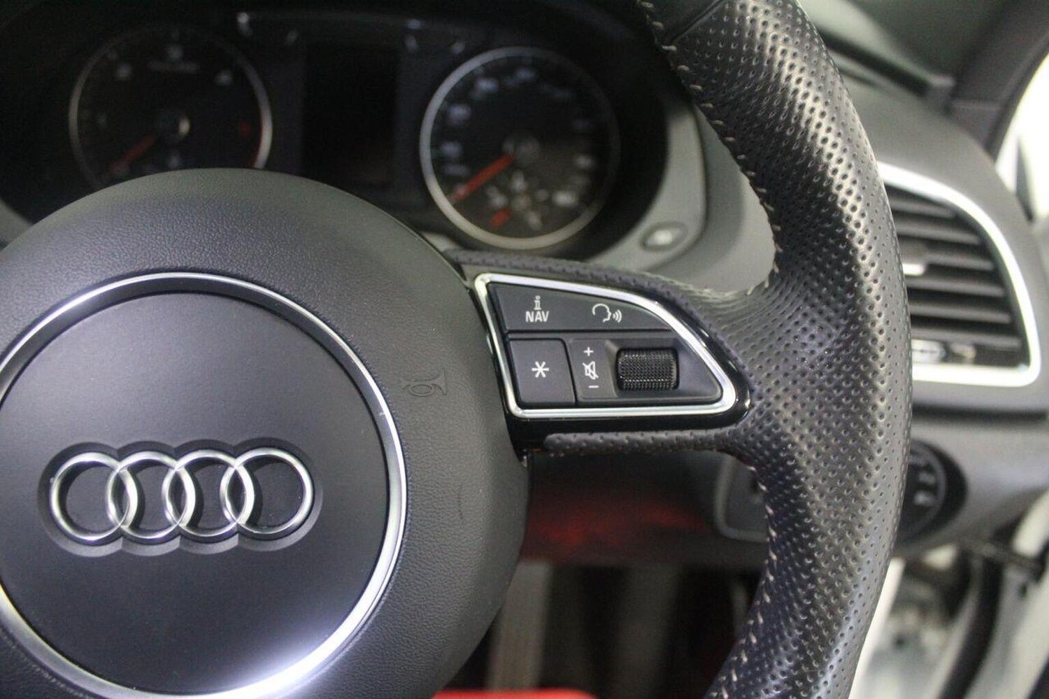 Used Audi Q3 2015 for sale - 77921302: Photo 48