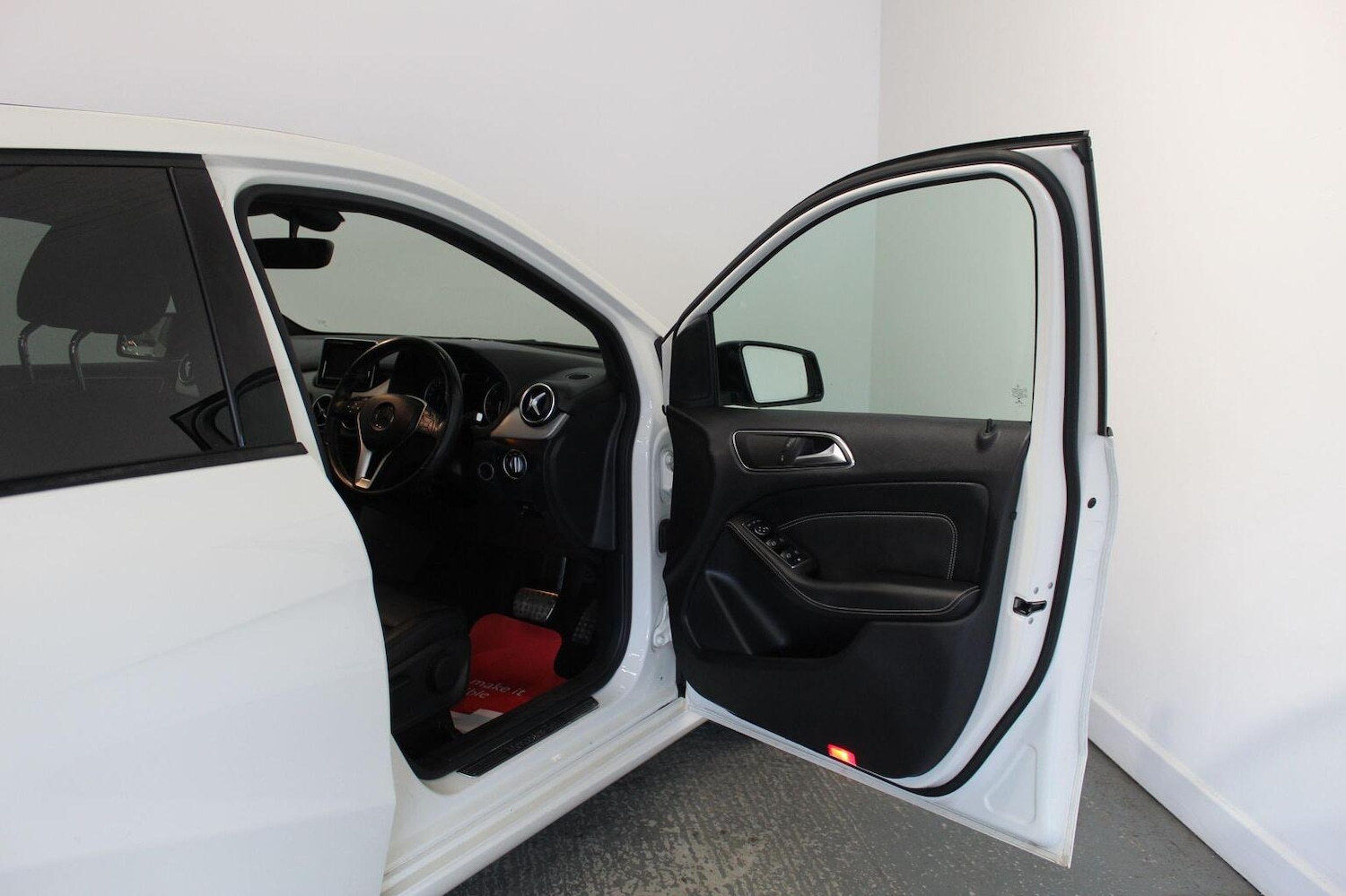 Used Mercedes-Benz B Class 2014 for sale - 76793695: Photo 25