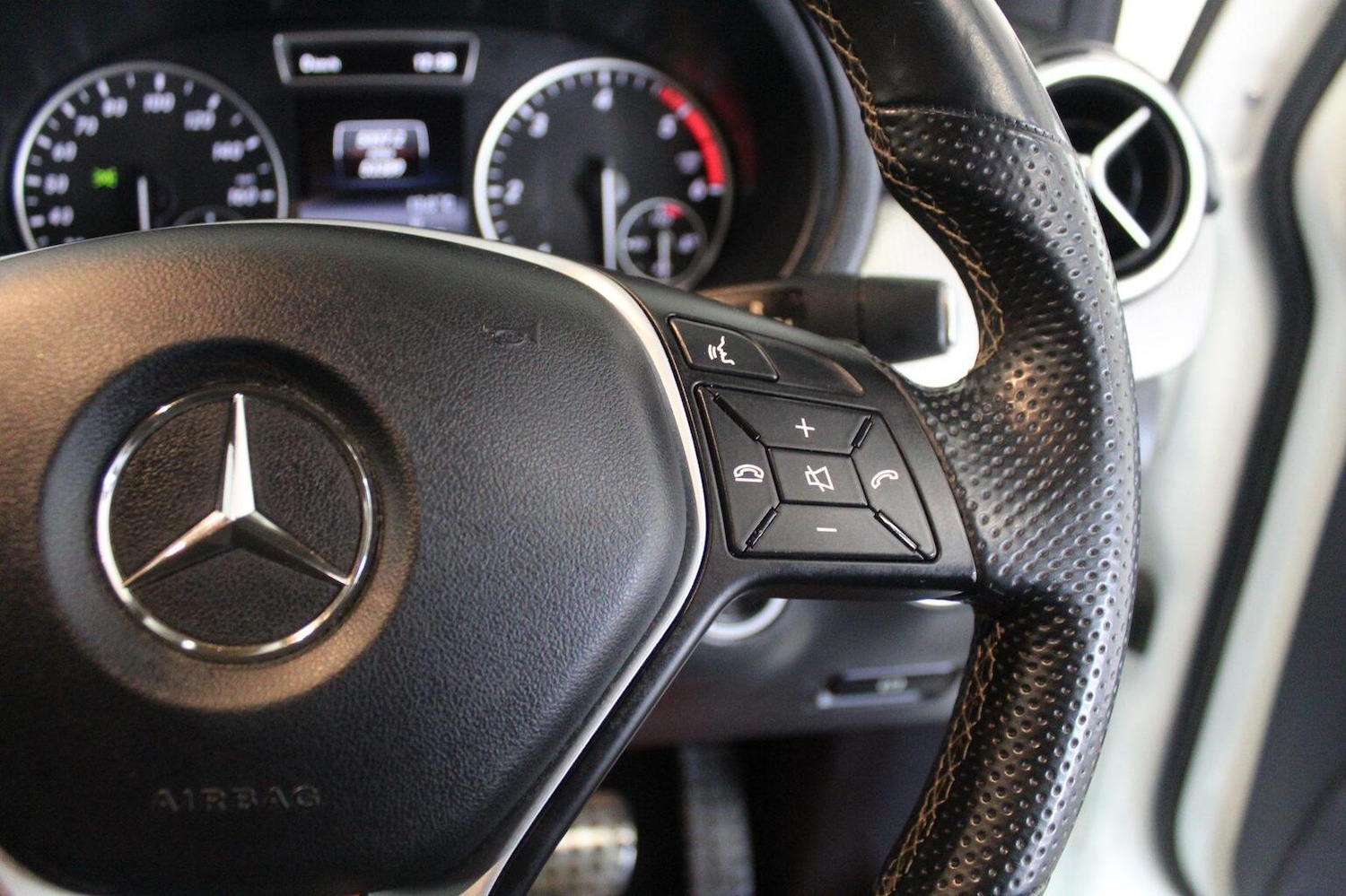 Used Mercedes-Benz B Class 2014 for sale - 76793695: Photo 47