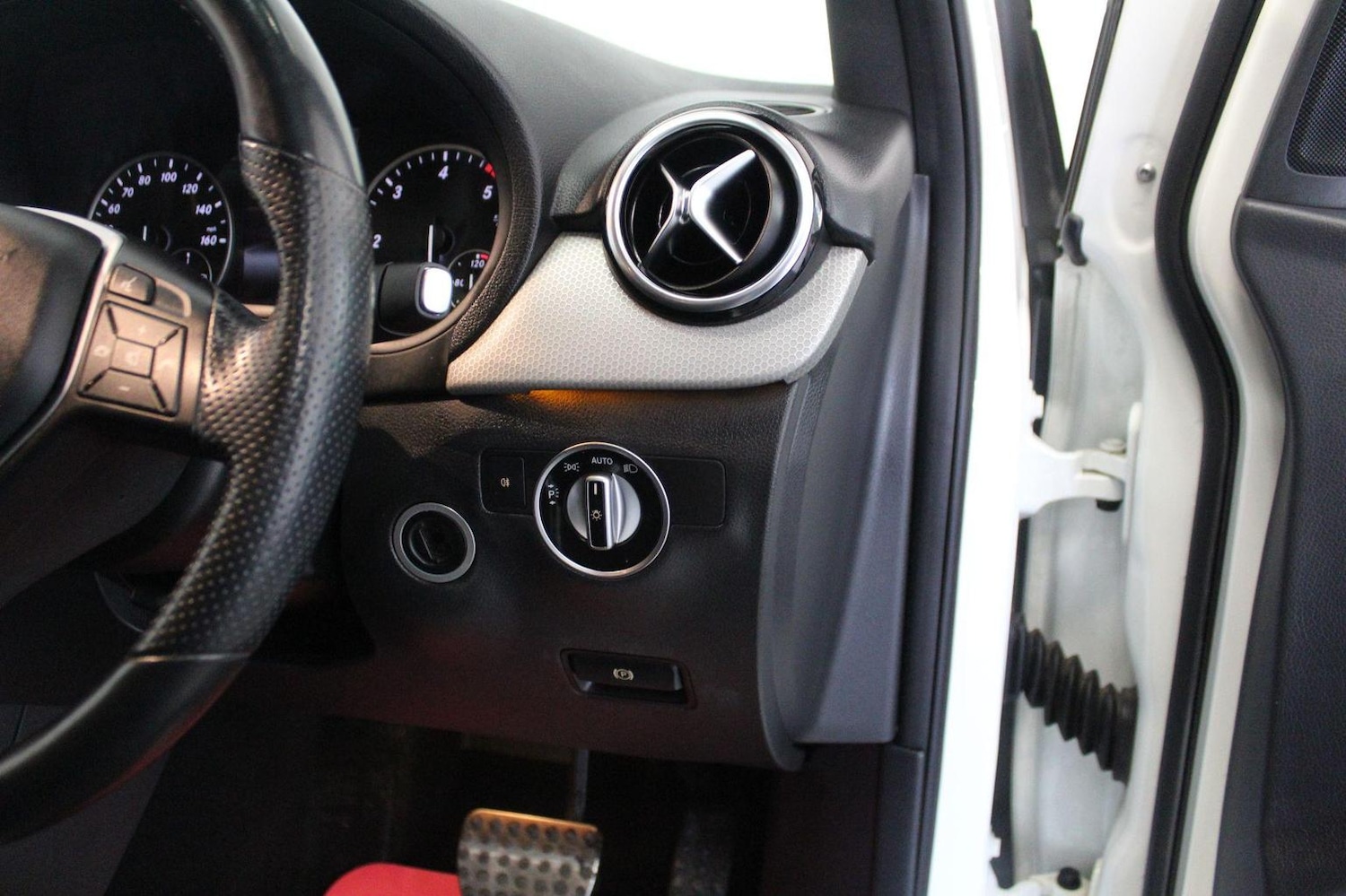 Used Mercedes-Benz B Class 2014 for sale - 76793695: Photo 49