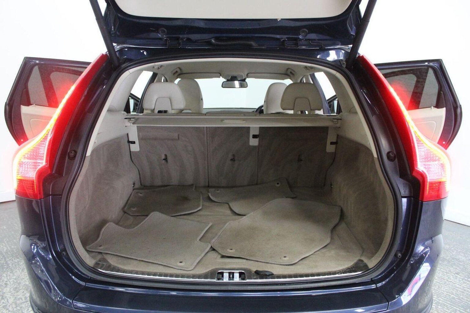 Used Volvo XC60 2014 for sale - 75951566: Photo 23