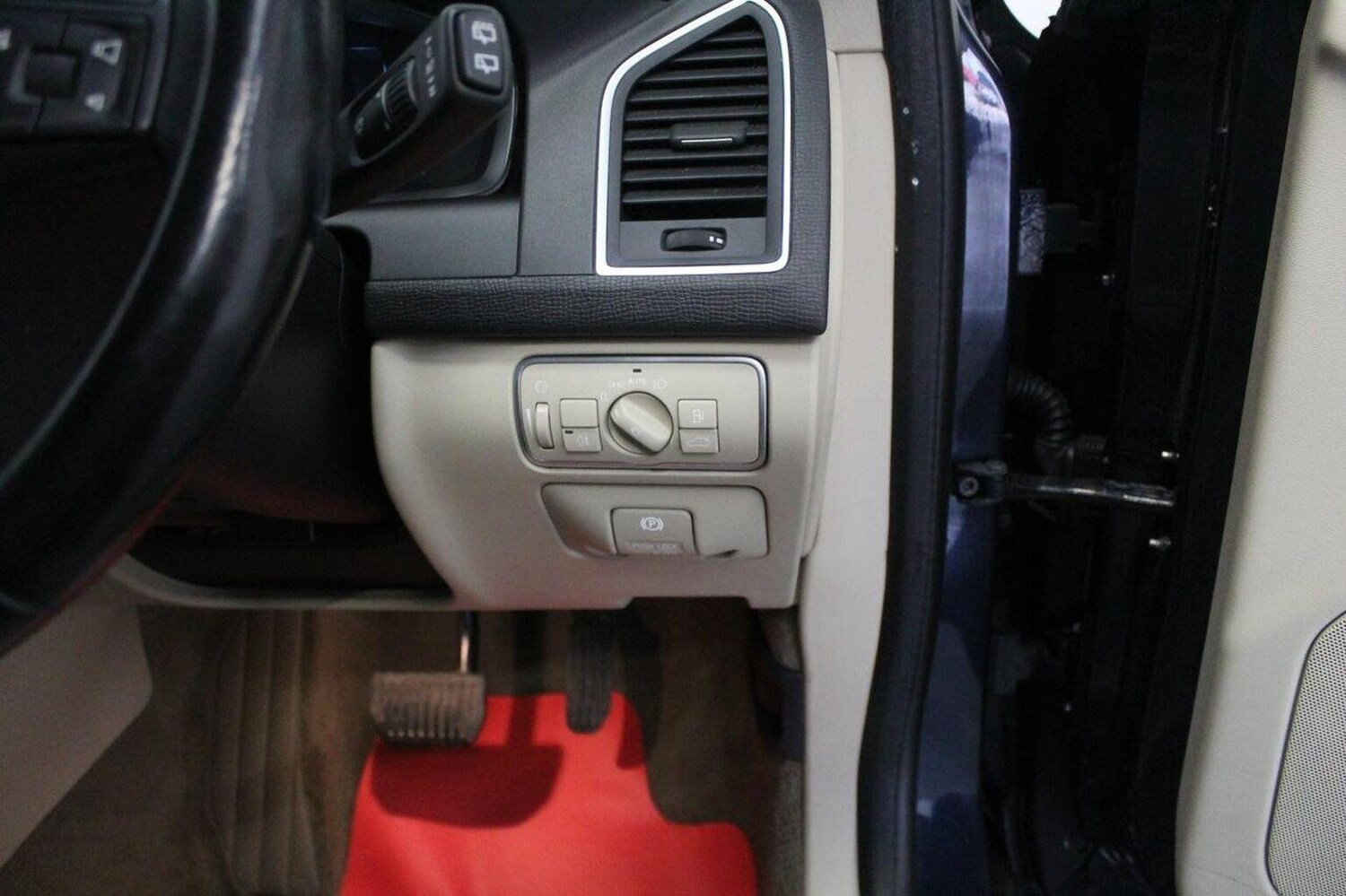 Used Volvo XC60 2014 for sale - 75951566: Photo 45