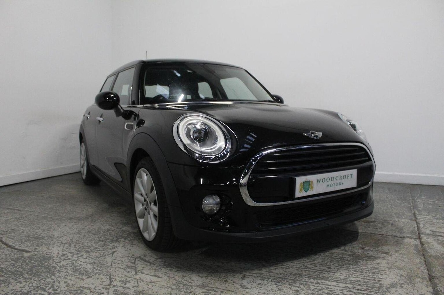 Used MINI Hatch 2018 for sale - 76439975: Photo 1