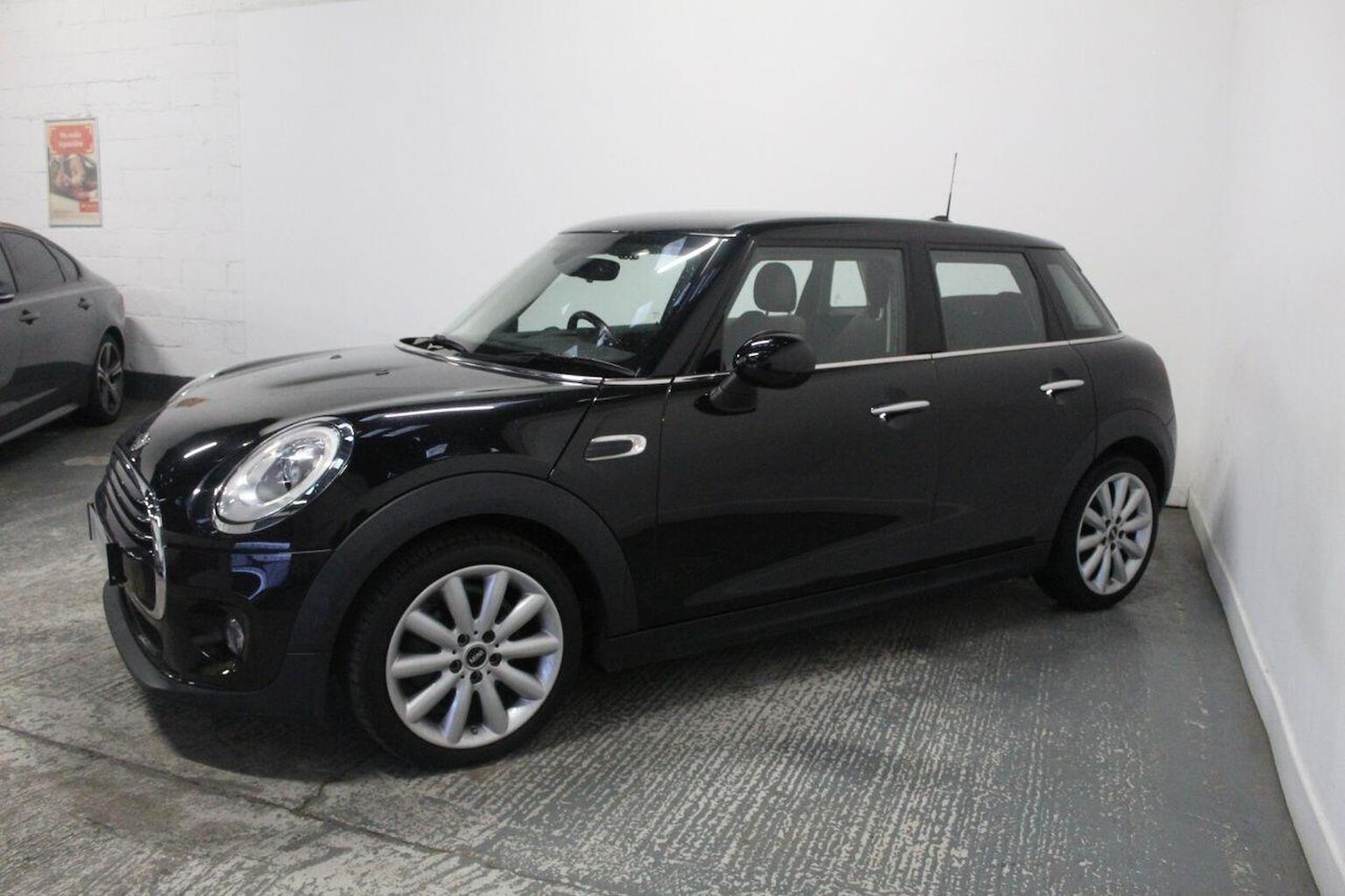 Used MINI Hatch 2018 for sale - 76439975: Photo 2