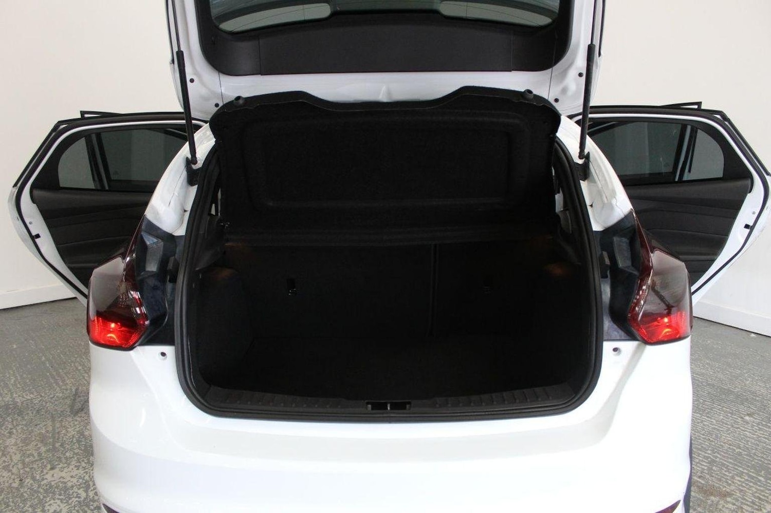 Used Ford Focus 2012 for sale - 76019639: Photo 24
