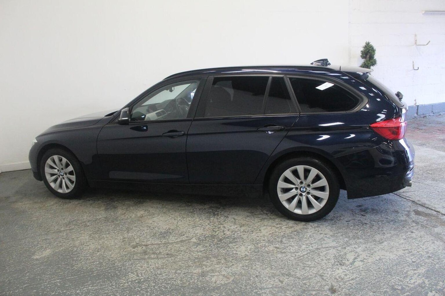 Used BMW 3 Series 2017 for sale - 77937828: Photo 10