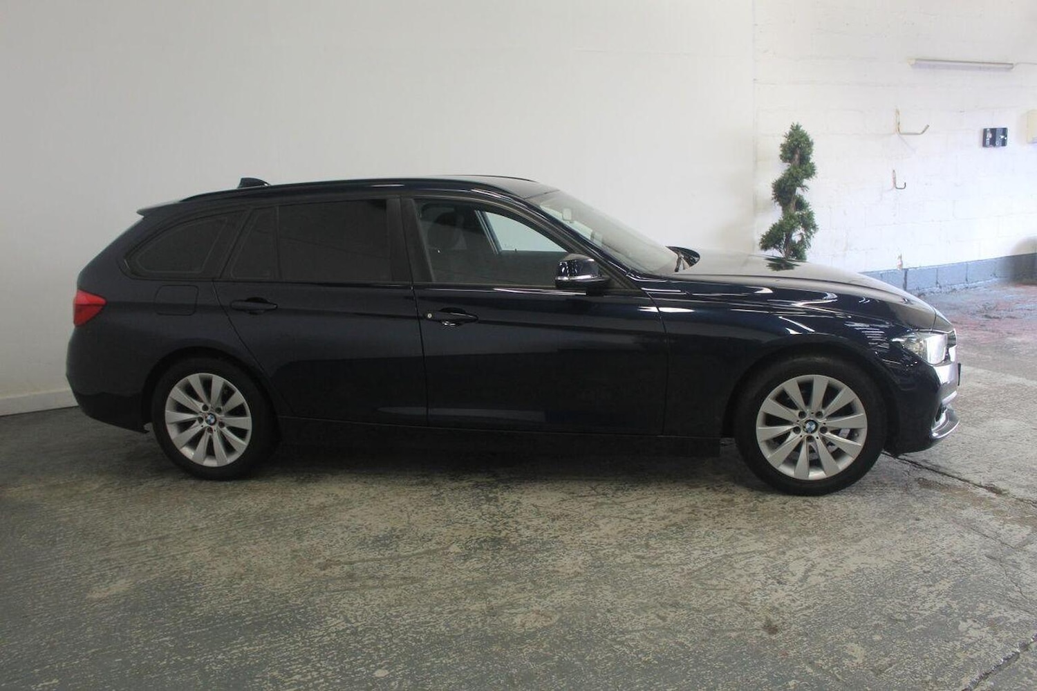 Used BMW 3 Series 2017 for sale - 77937828: Photo 4