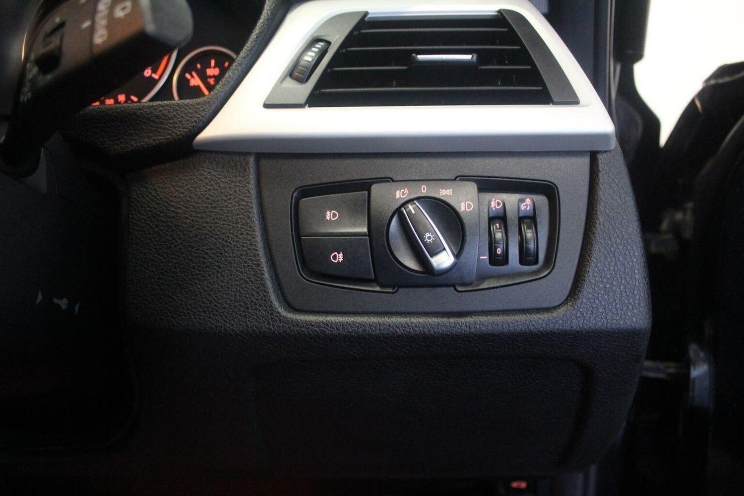 Used BMW 3 Series 2017 for sale - 77937828: Photo 46