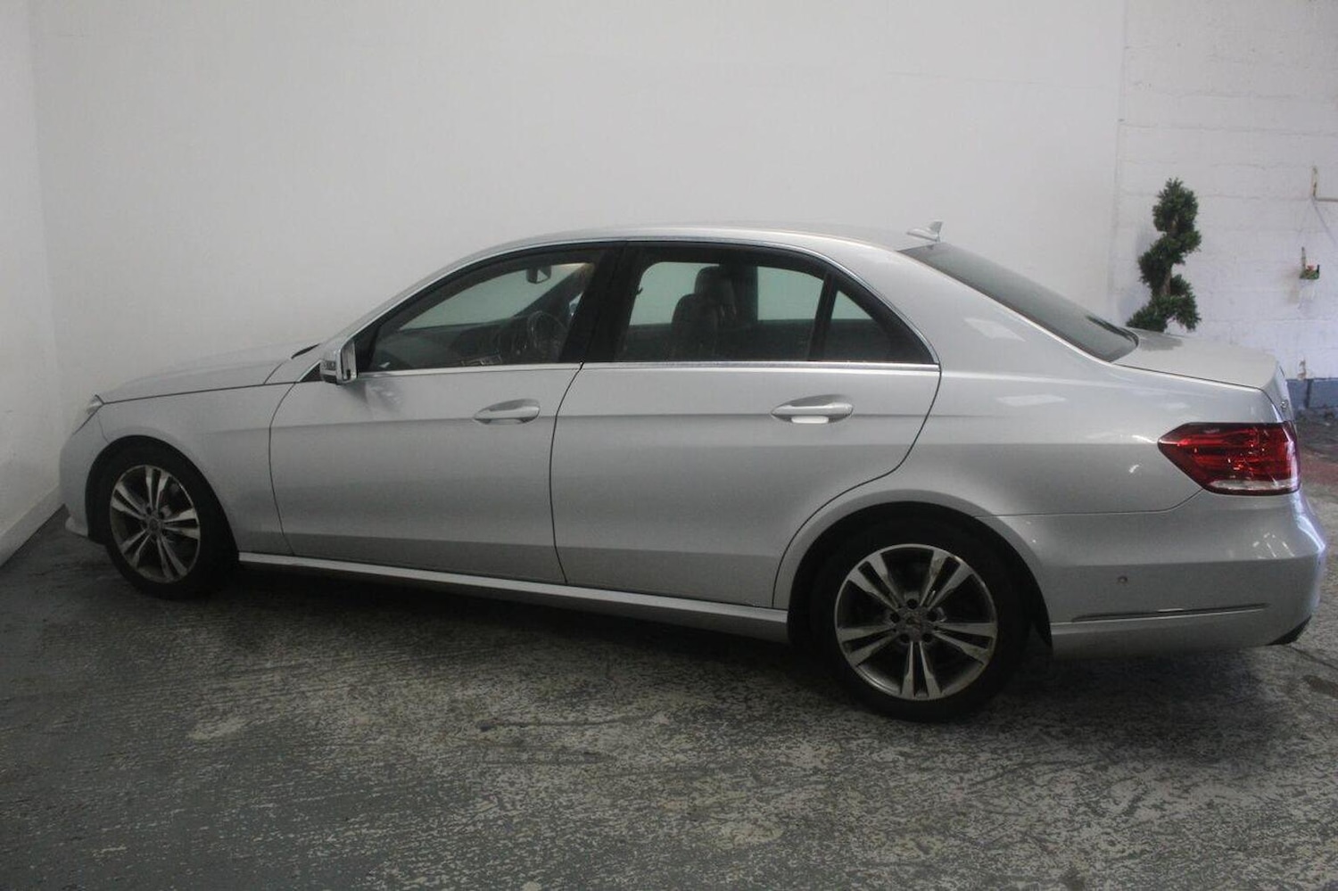 Used Mercedes-Benz E Class 2013 for sale - 77937844: Photo 10