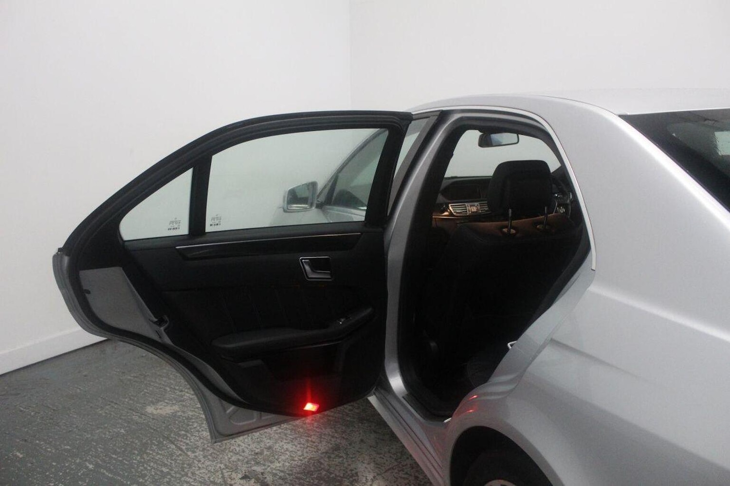 Used Mercedes-Benz E Class 2013 for sale - 77937844: Photo 28