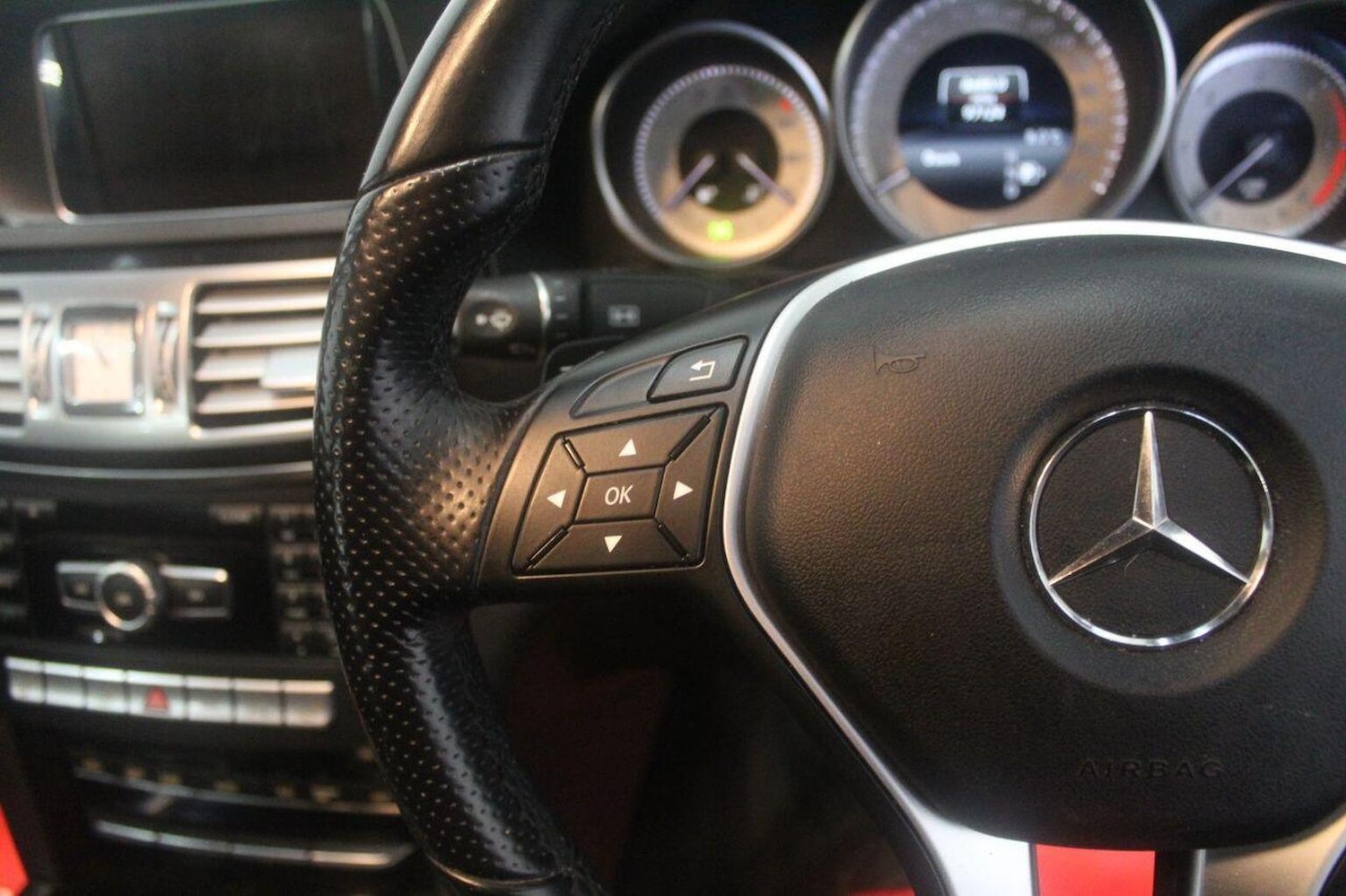 Used Mercedes-Benz E Class 2013 for sale - 77937844: Photo 45