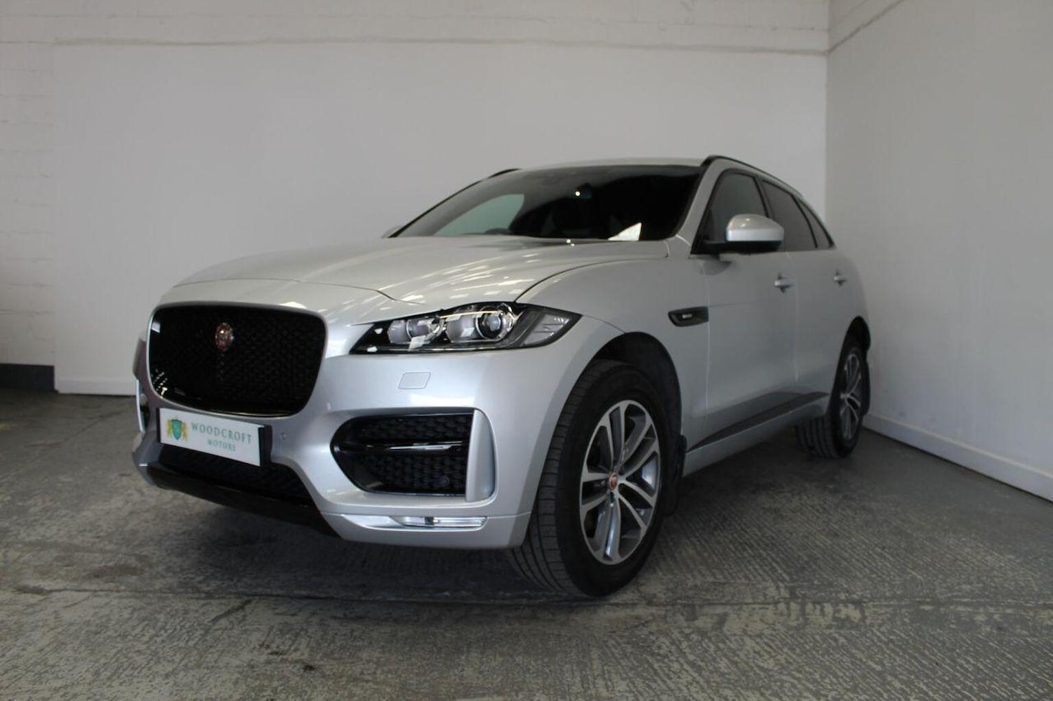 Used Jaguar F-Pace 2016 for sale - 77937926: Photo 2