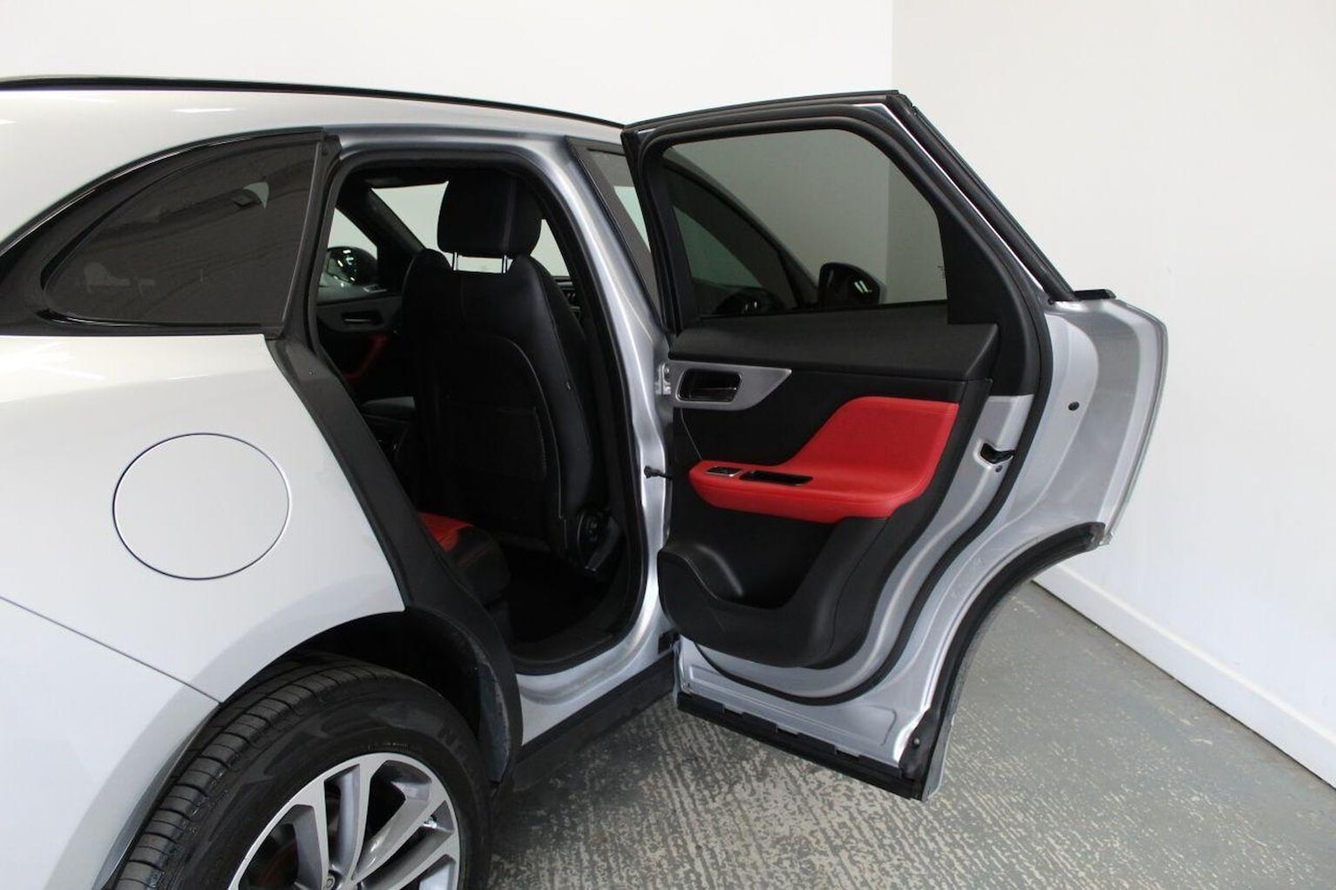 Used Jaguar F-Pace 2016 for sale - 77937926: Photo 27