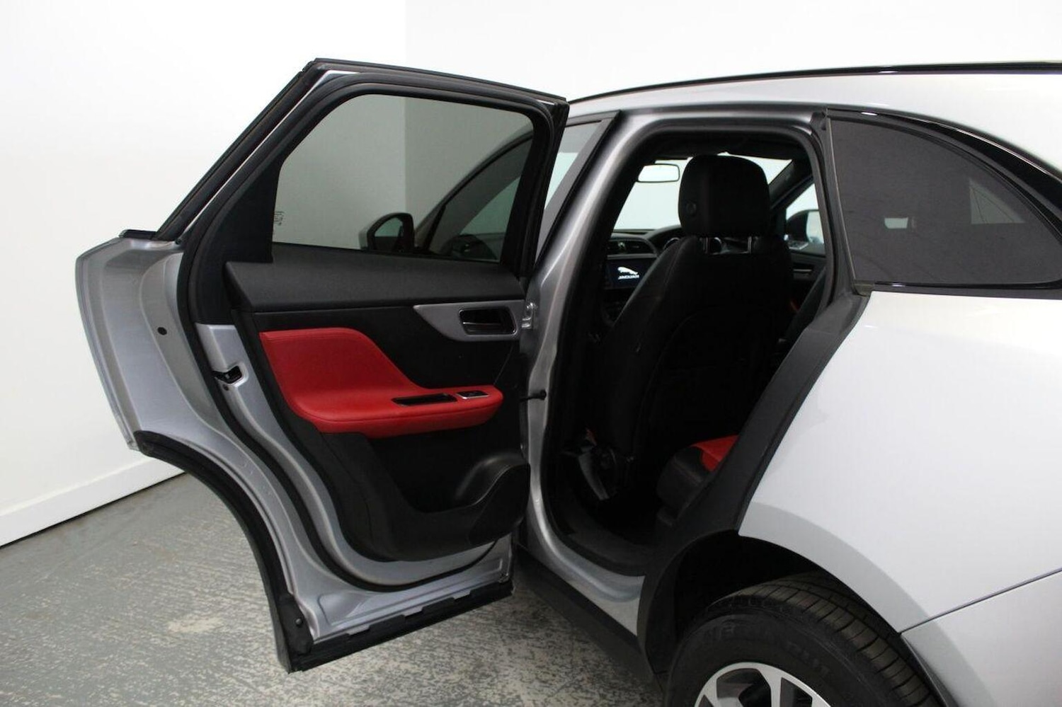 Used Jaguar F-Pace 2016 for sale - 77937926: Photo 29