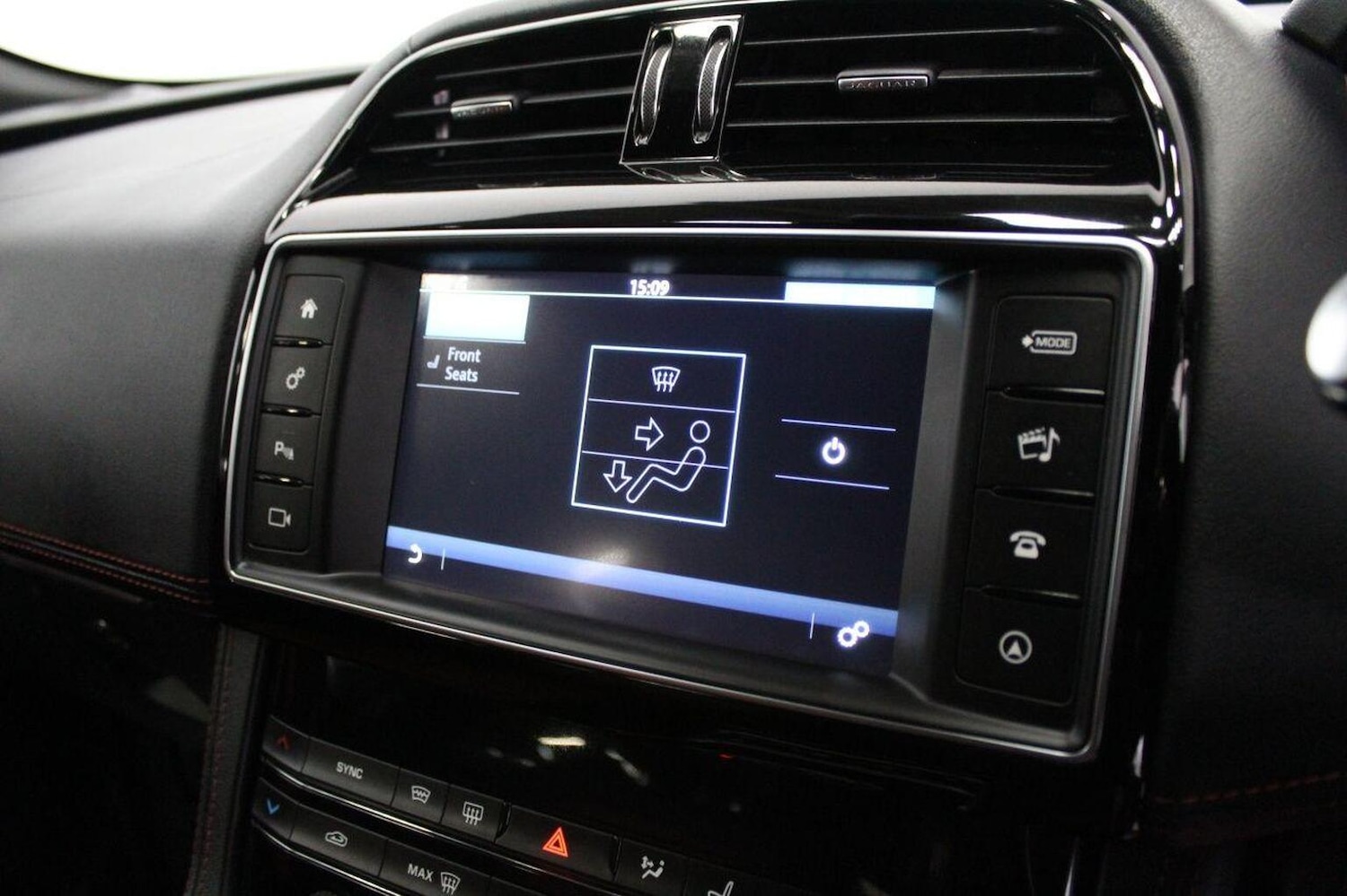 Used Jaguar F-Pace 2016 for sale - 77937926: Photo 41