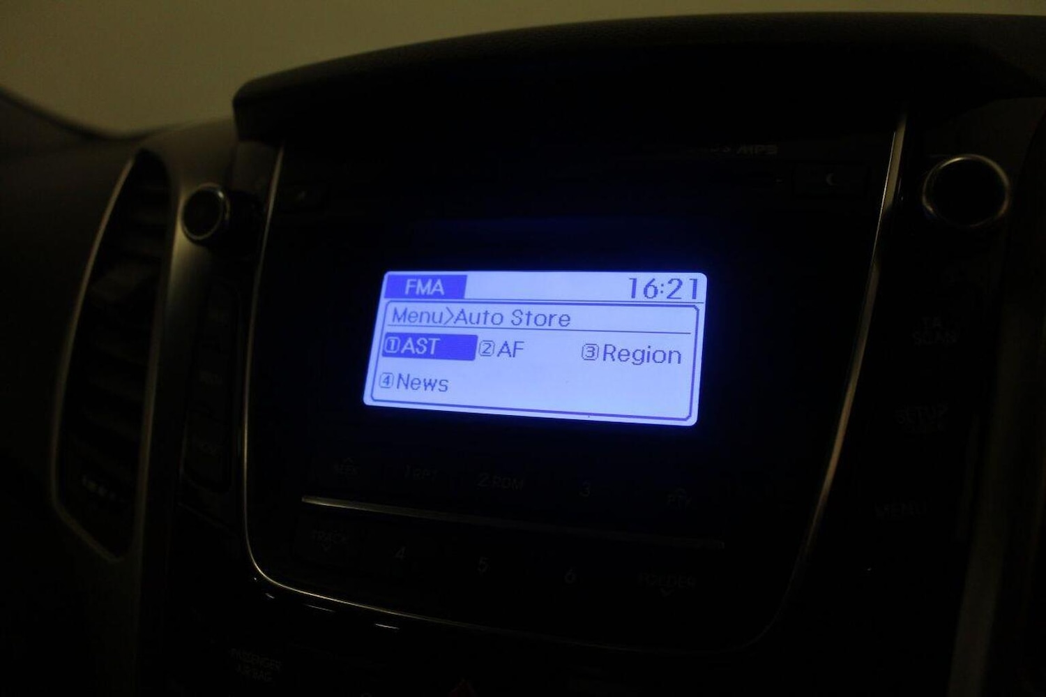 Used Hyundai i30 2015 for sale - 76559937: Photo 34