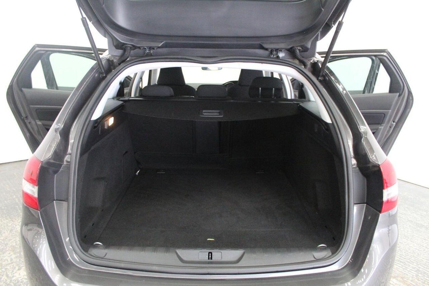 Used Peugeot 308 SW 2017 for sale - 75994752: Photo 24