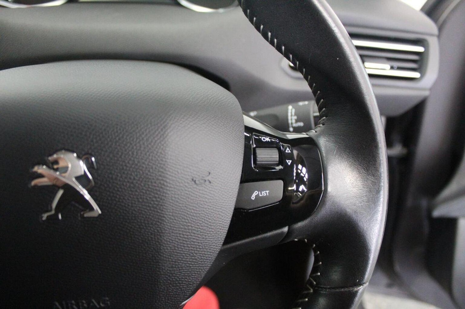 Used Peugeot 308 SW 2017 for sale - 75994752: Photo 46