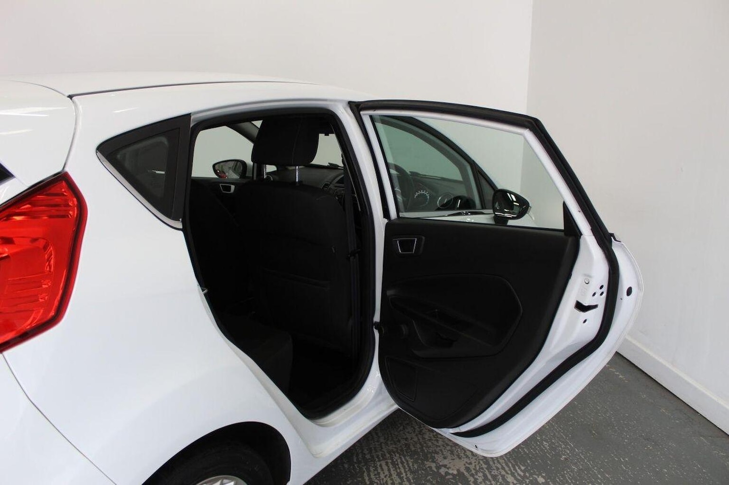 Used Ford Fiesta 2015 for sale - 76449406: Photo 24