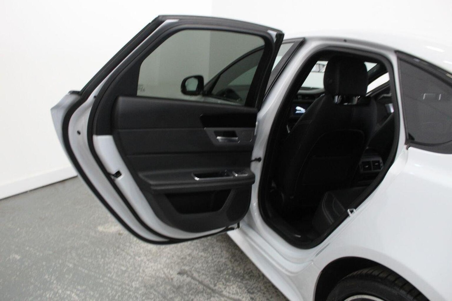 Used Jaguar XF 2015 for sale - 77937775: Photo 28