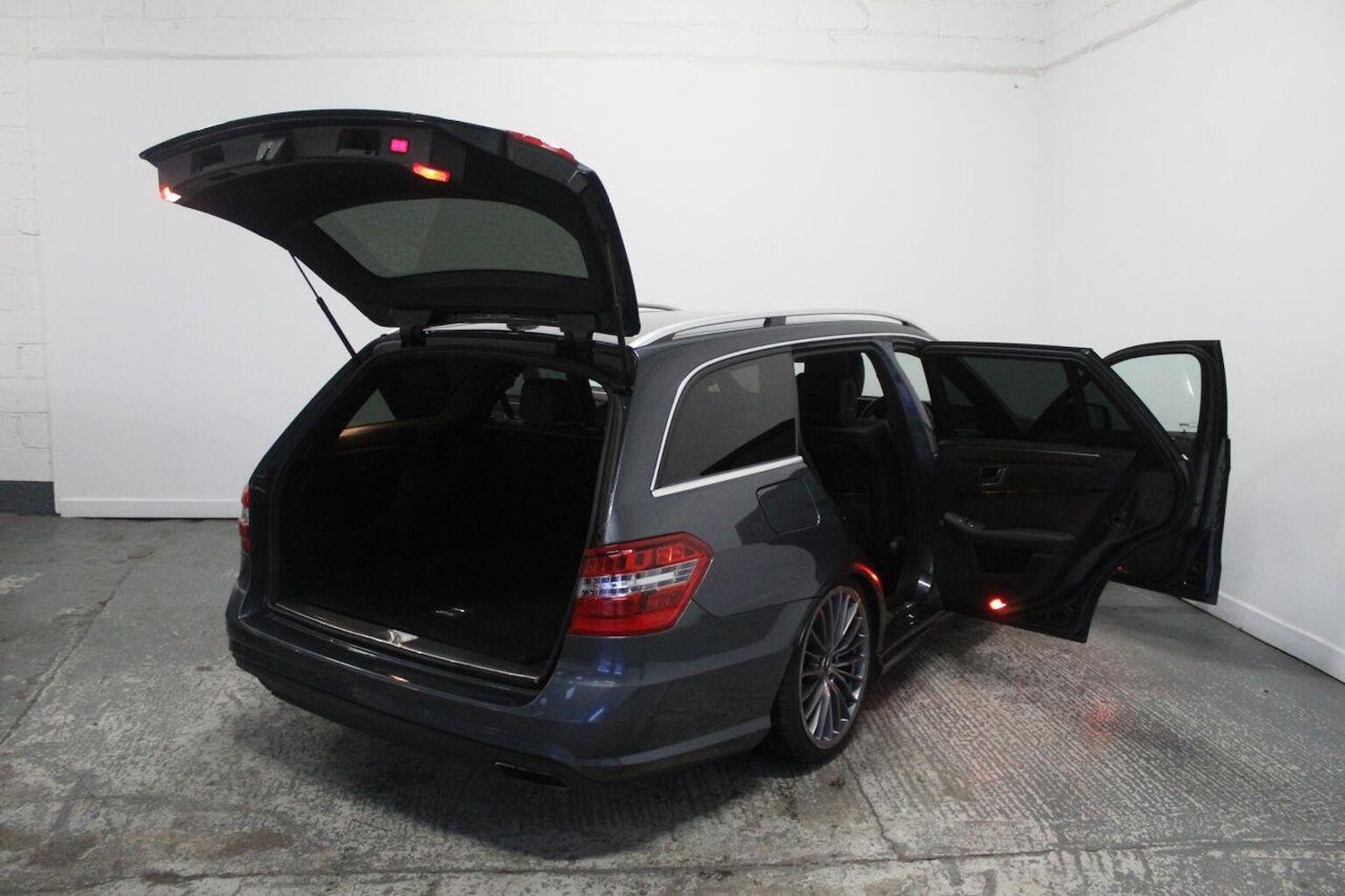 Used Mercedes-Benz E Class 2012 for sale - 77937895: Photo 22
