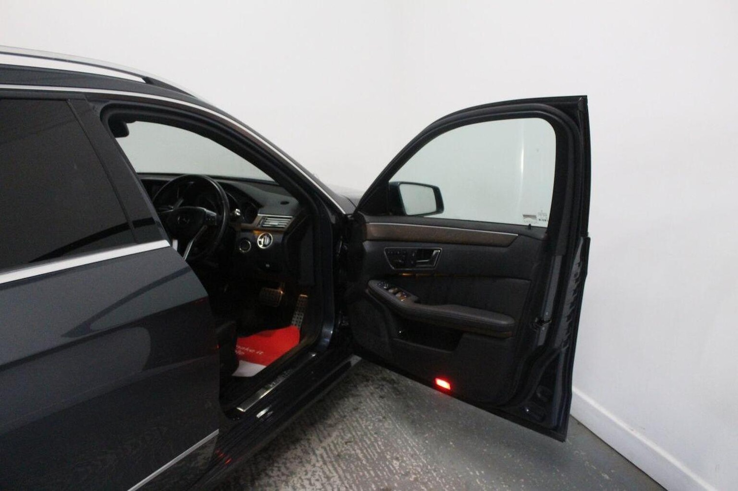 Used Mercedes-Benz E Class 2012 for sale - 77937895: Photo 26