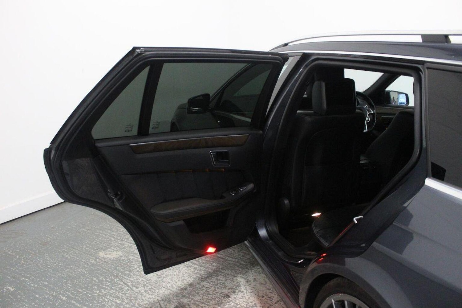 Used Mercedes-Benz E Class 2012 for sale - 77937895: Photo 29