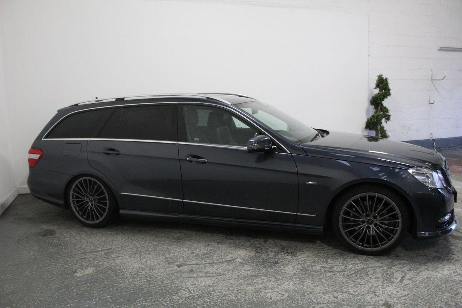 Used Mercedes-Benz E Class 2012 for sale - 77937895: Photo 4