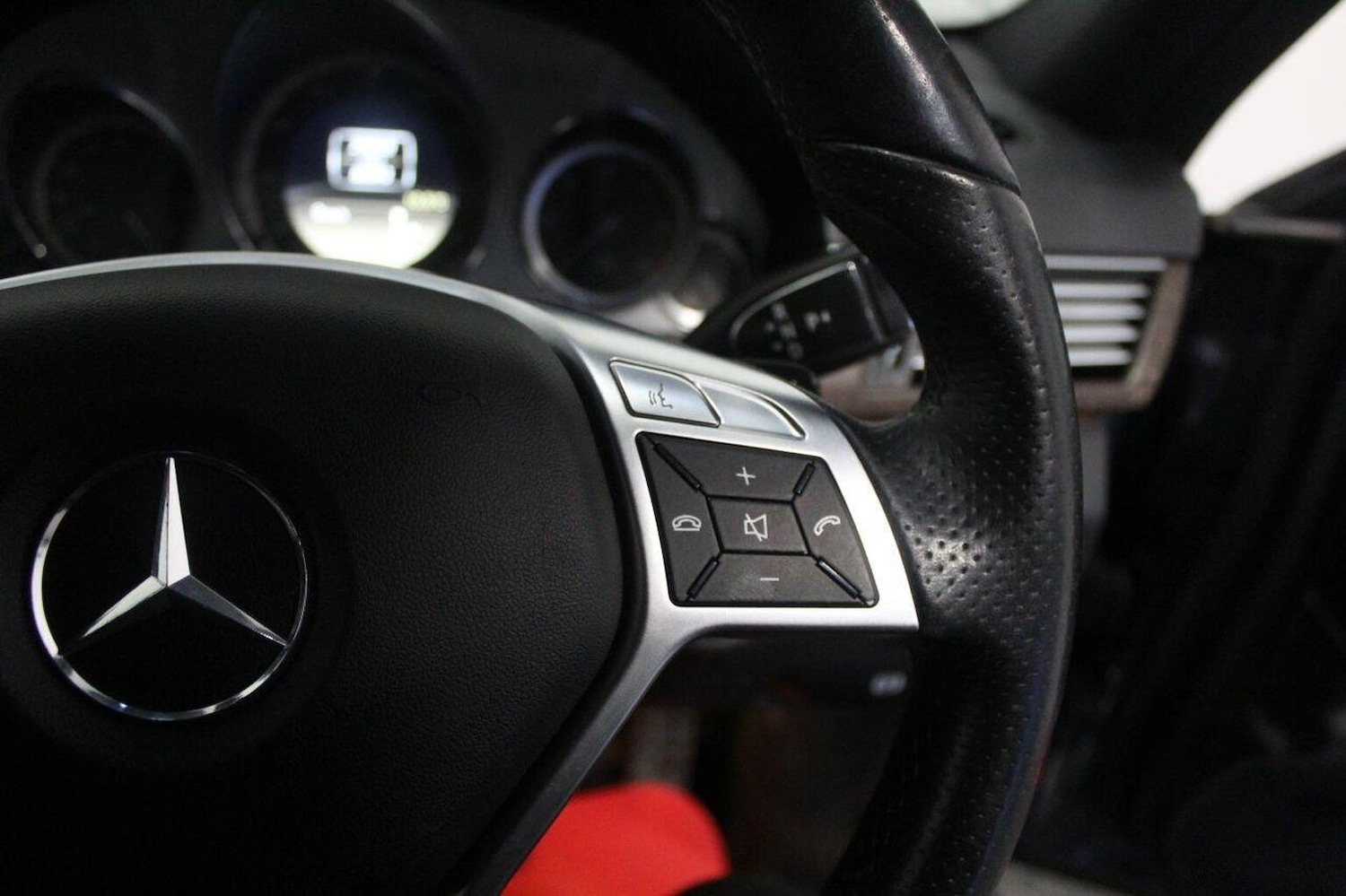 Used Mercedes-Benz E Class 2012 for sale - 77937895: Photo 46