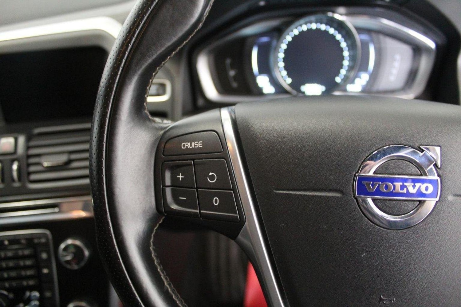 Used Volvo XC60 2015 for sale - 76120225: Photo 44