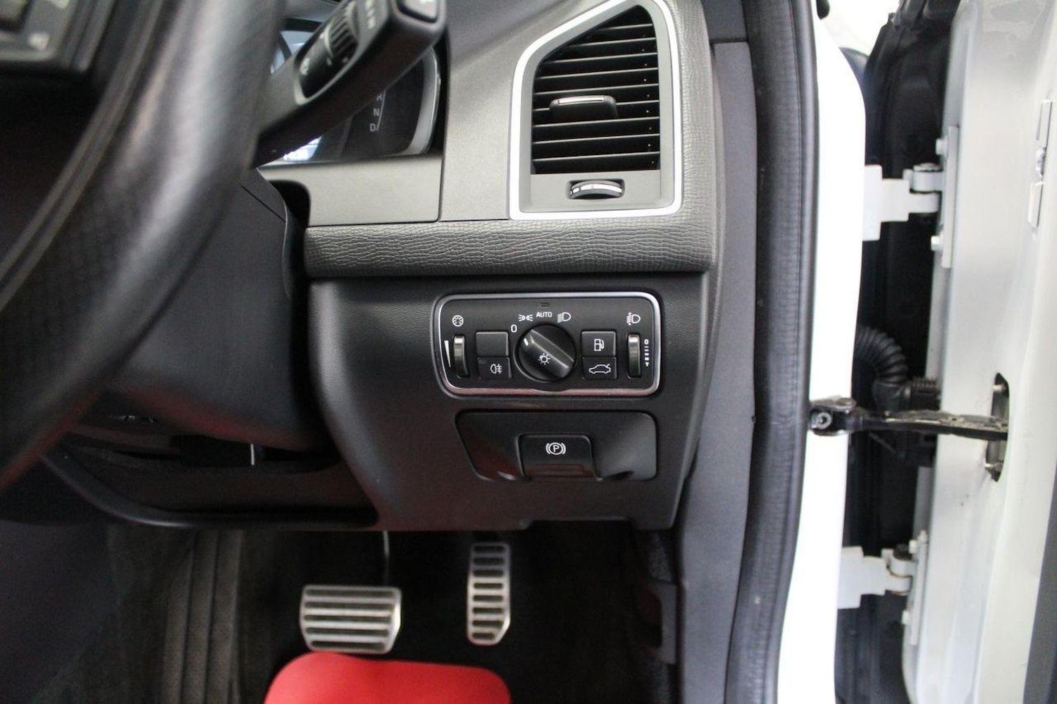 Used Volvo XC60 2015 for sale - 76120225: Photo 46
