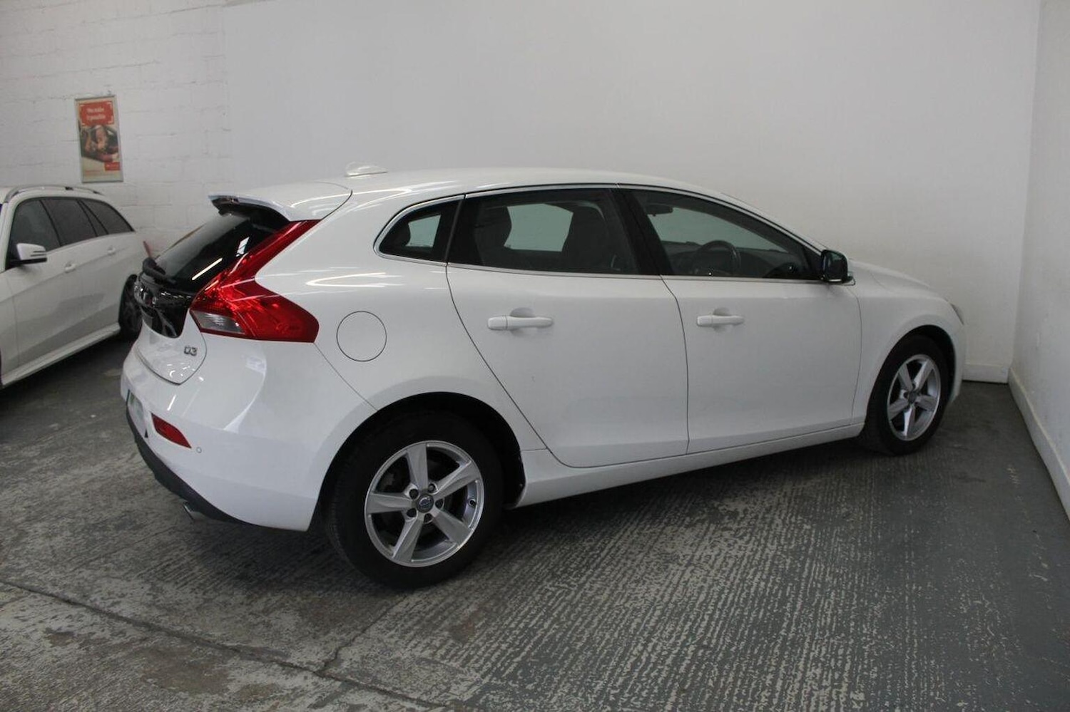 Used Volvo V40 2015 for sale - 76957881: Photo 10