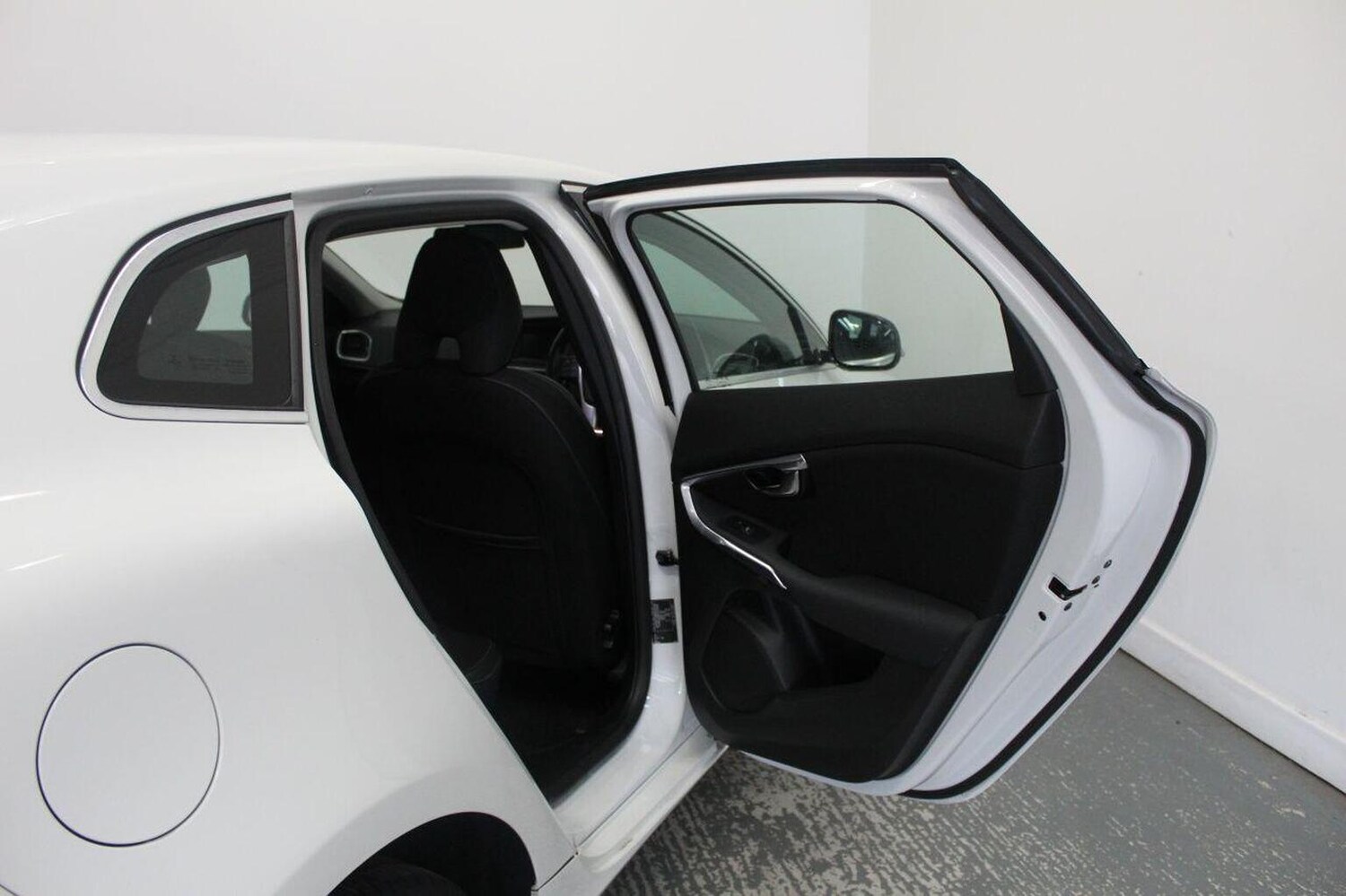 Used Volvo V40 2015 for sale - 76957881: Photo 25