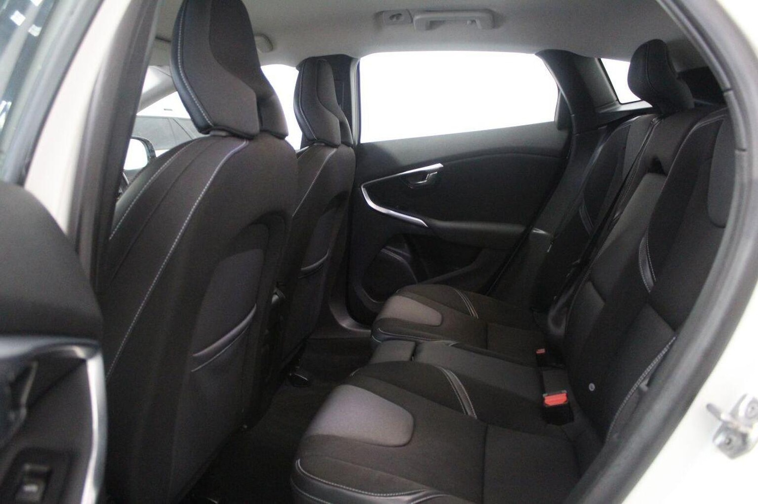 Used Volvo V40 2015 for sale - 76957881: Photo 50