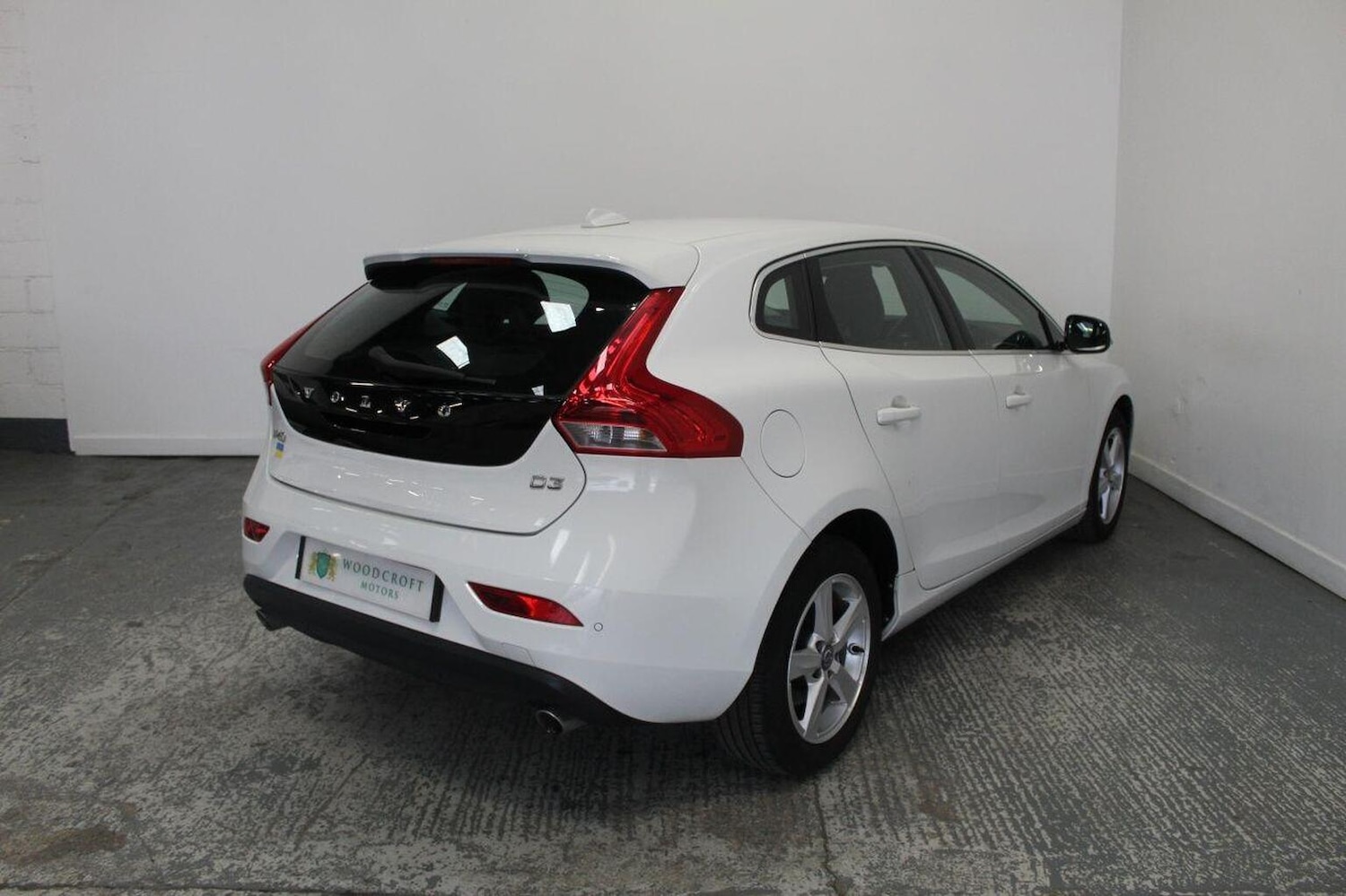 Used Volvo V40 2015 for sale - 76957881: Photo 8