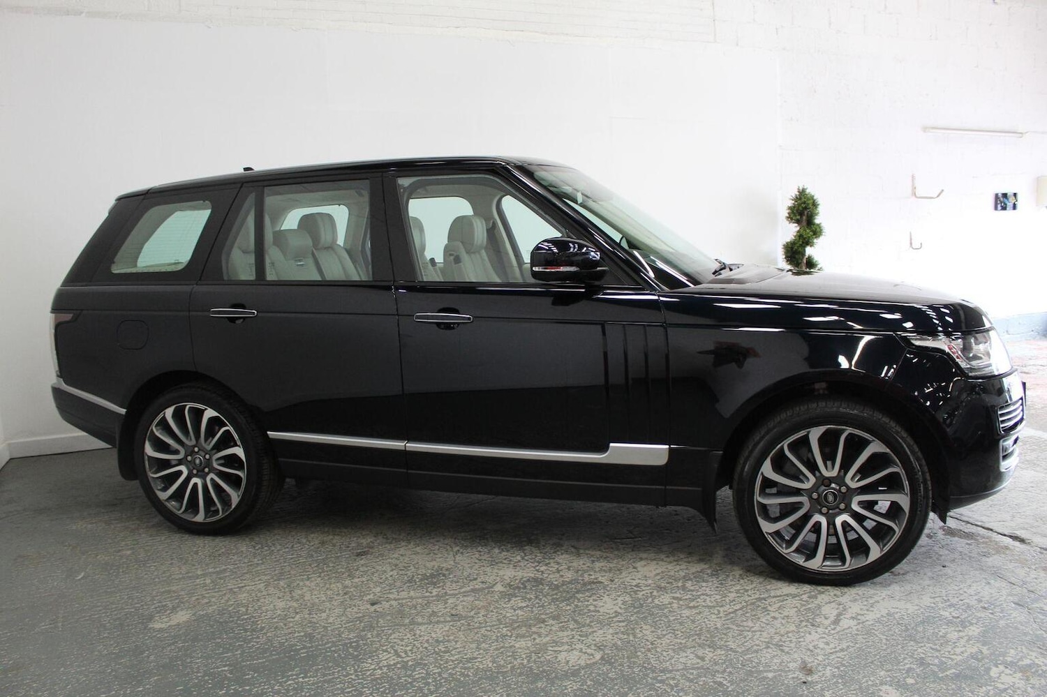 Used Land Rover Range Rover 2015 for sale - 77937987: Photo 4