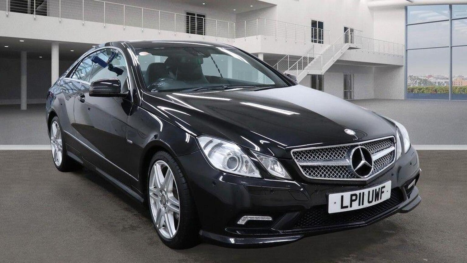 Used Mercedes-Benz E Class 2011 for sale - 77350133: Photo 1