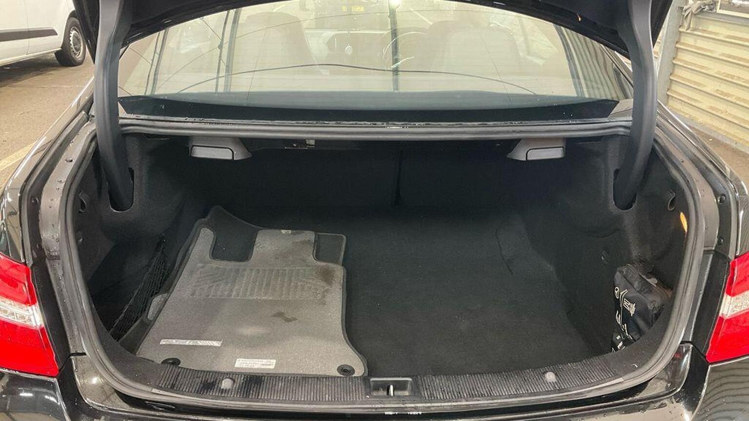 Used Mercedes-Benz E Class 2011 for sale - 77350133: Photo 10