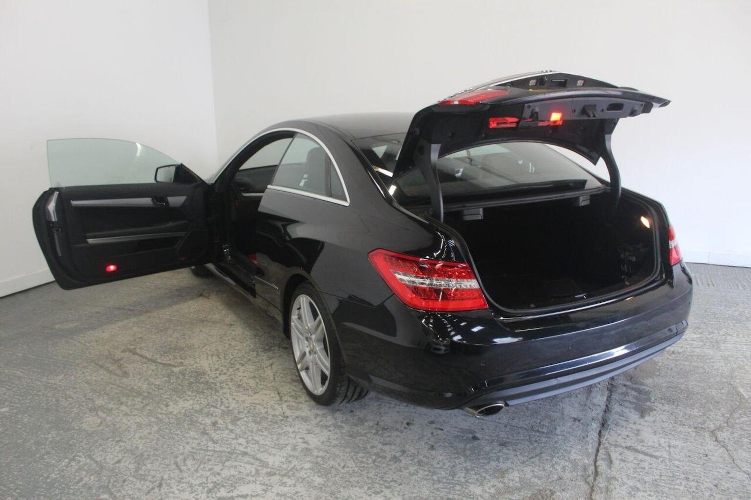 Used Mercedes-Benz E Class 2011 for sale - 77350133: Photo 21