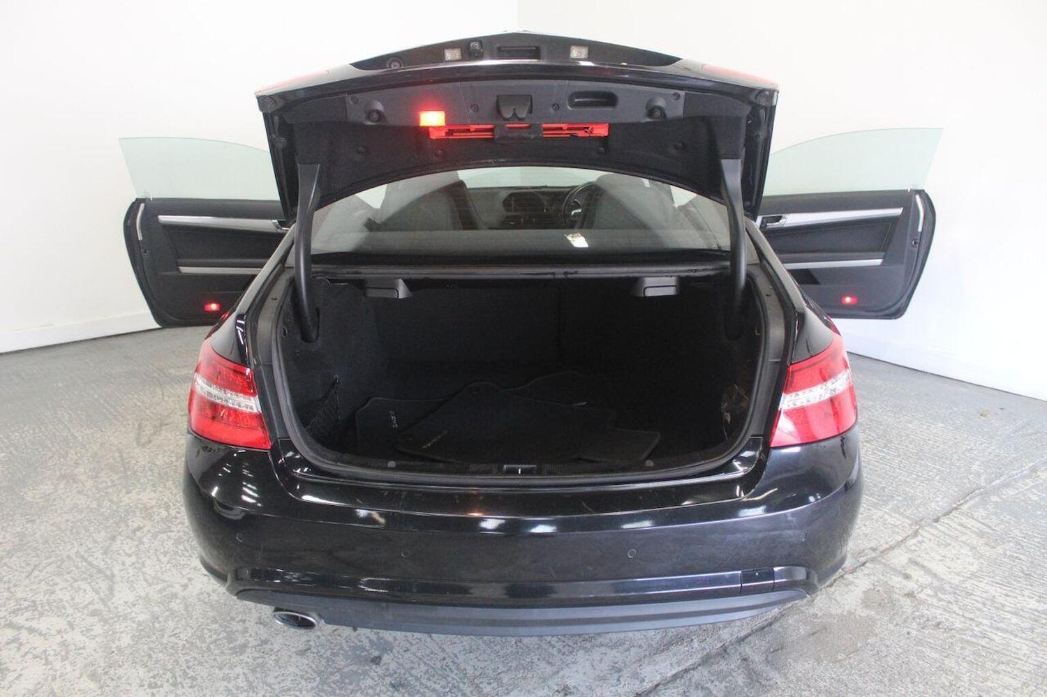 Used Mercedes-Benz E Class 2011 for sale - 77350133: Photo 23