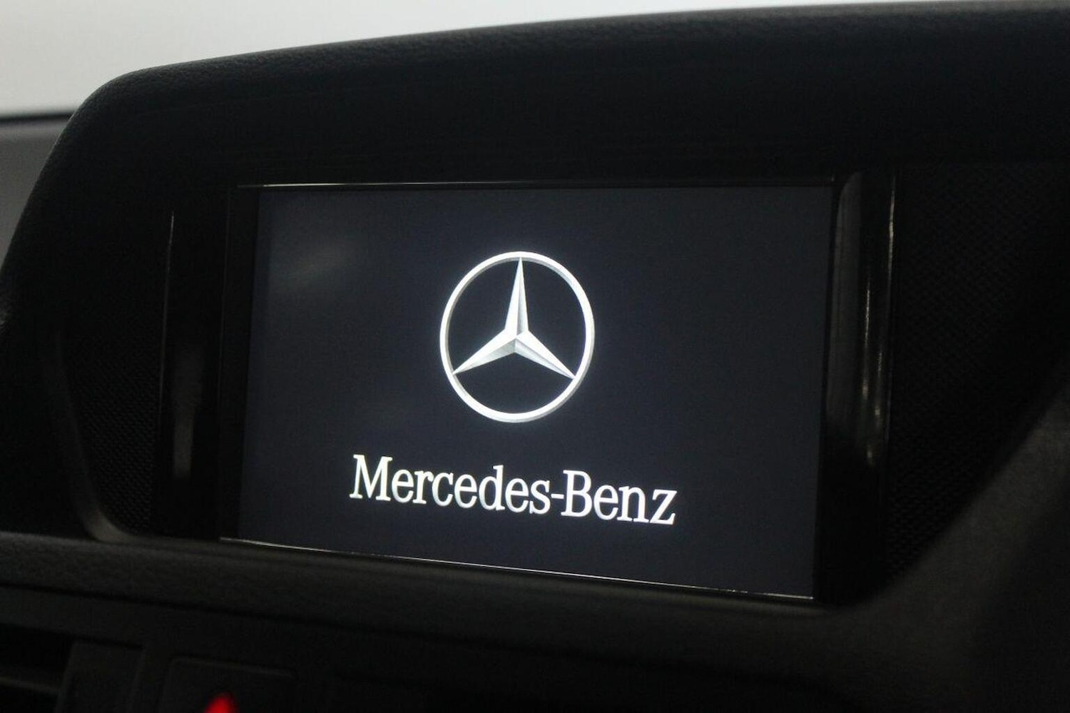 Used Mercedes-Benz E Class 2011 for sale - 77350133: Photo 33