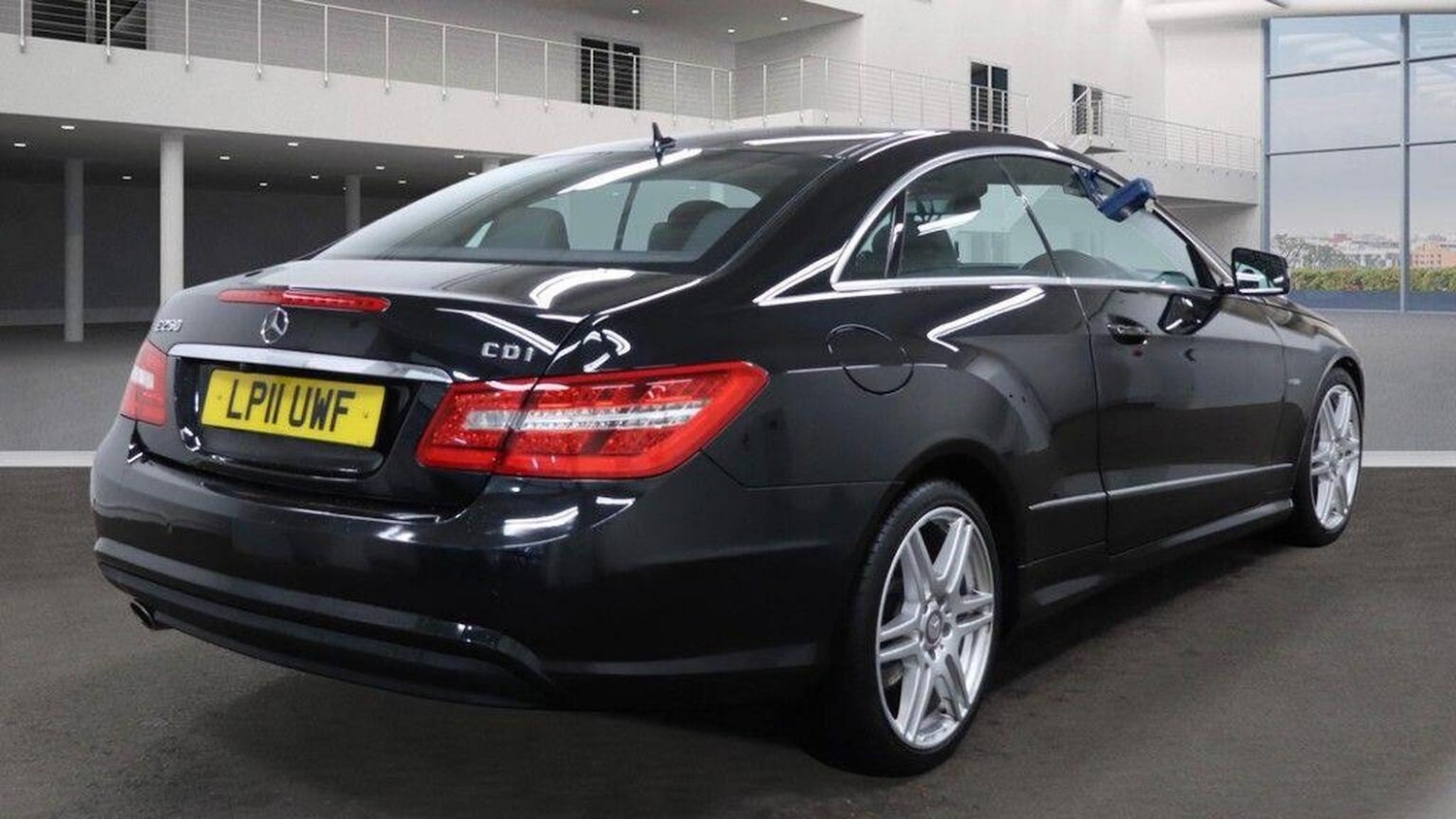 Used Mercedes-Benz E Class 2011 for sale - 77350133: Photo 5