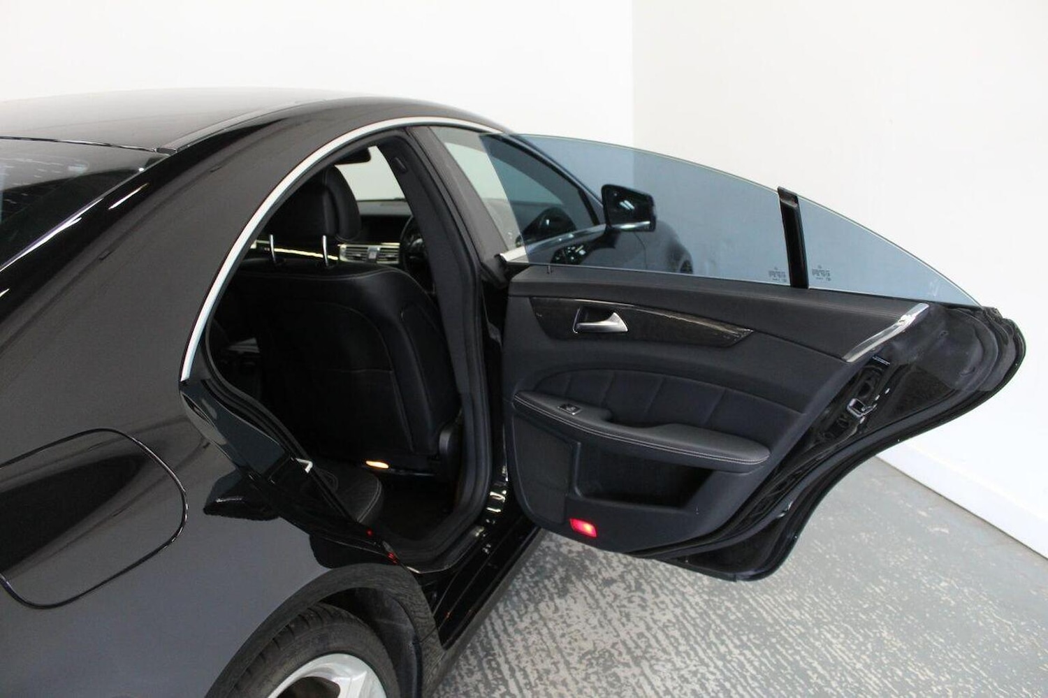 Used Mercedes-Benz CLS 2011 for sale - 76863793: Photo 27