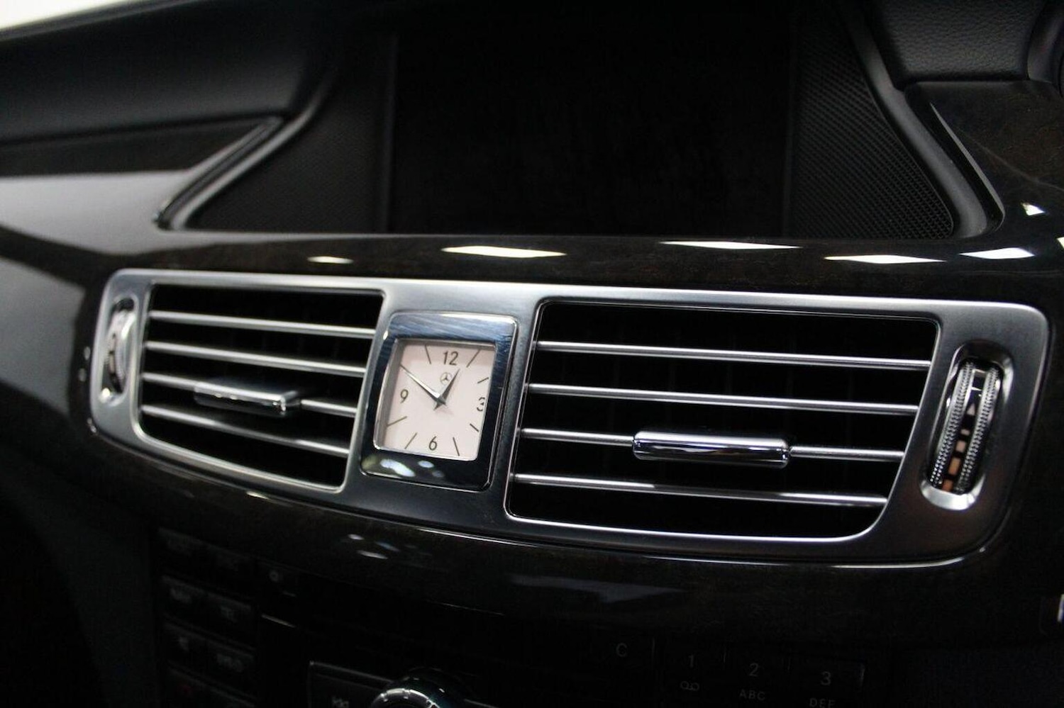 Used Mercedes-Benz CLS 2011 for sale - 76863793: Photo 41