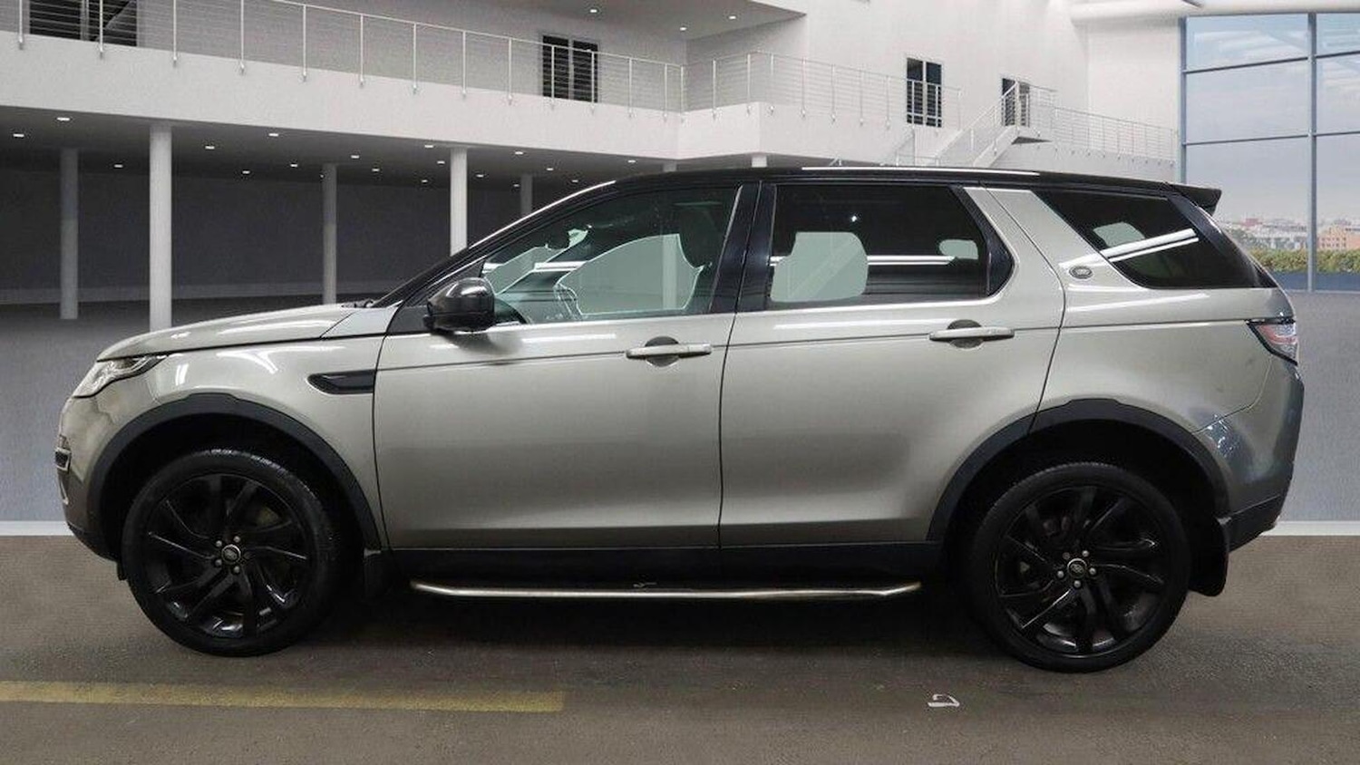 Used Land Rover Discovery Sport 2017 for sale - 76848672: Photo 7