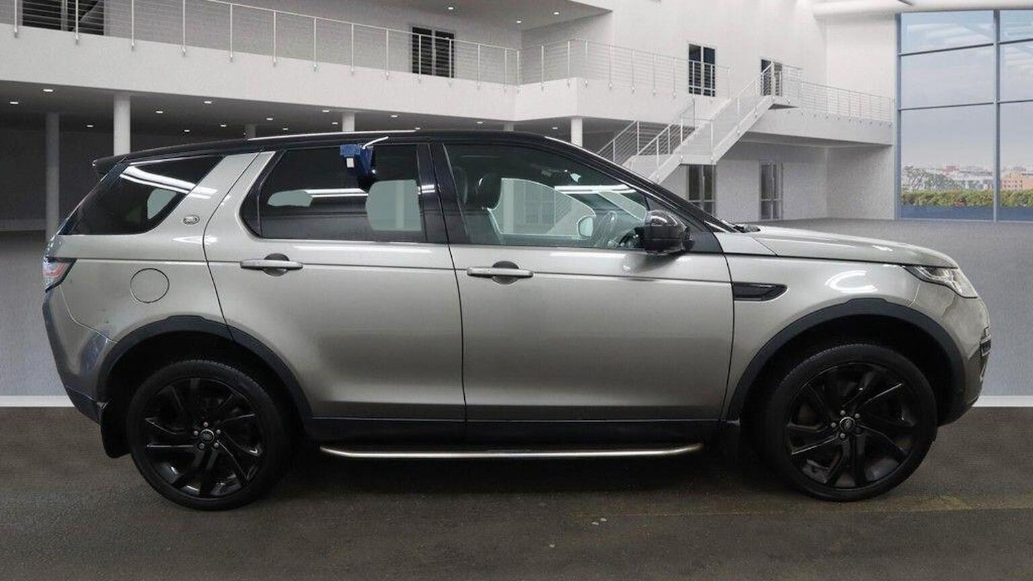 Used Land Rover Discovery Sport 2017 for sale - 76848672: Photo 8
