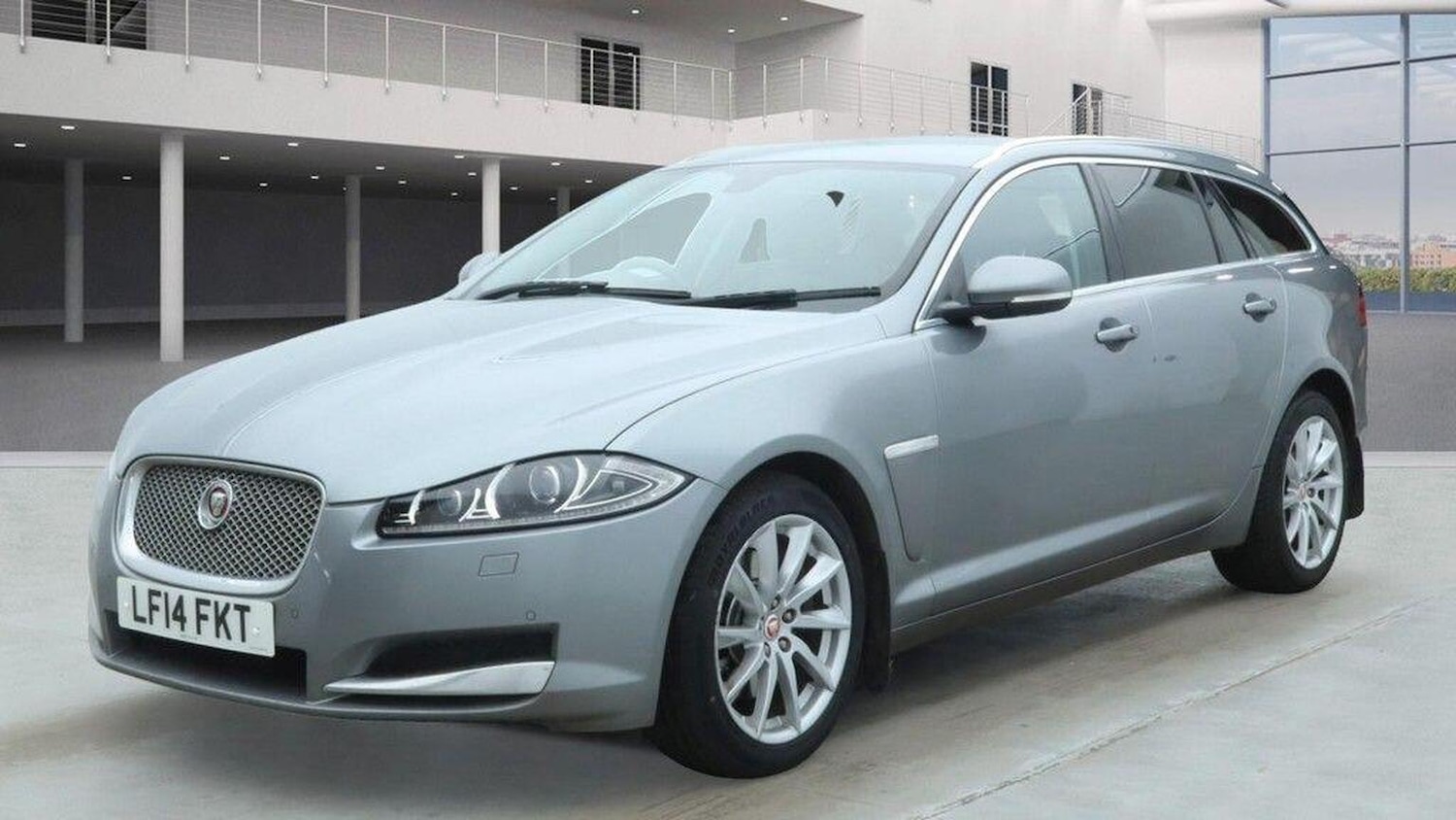 Used Jaguar XF 2014 for sale - 76734785: Photo 2